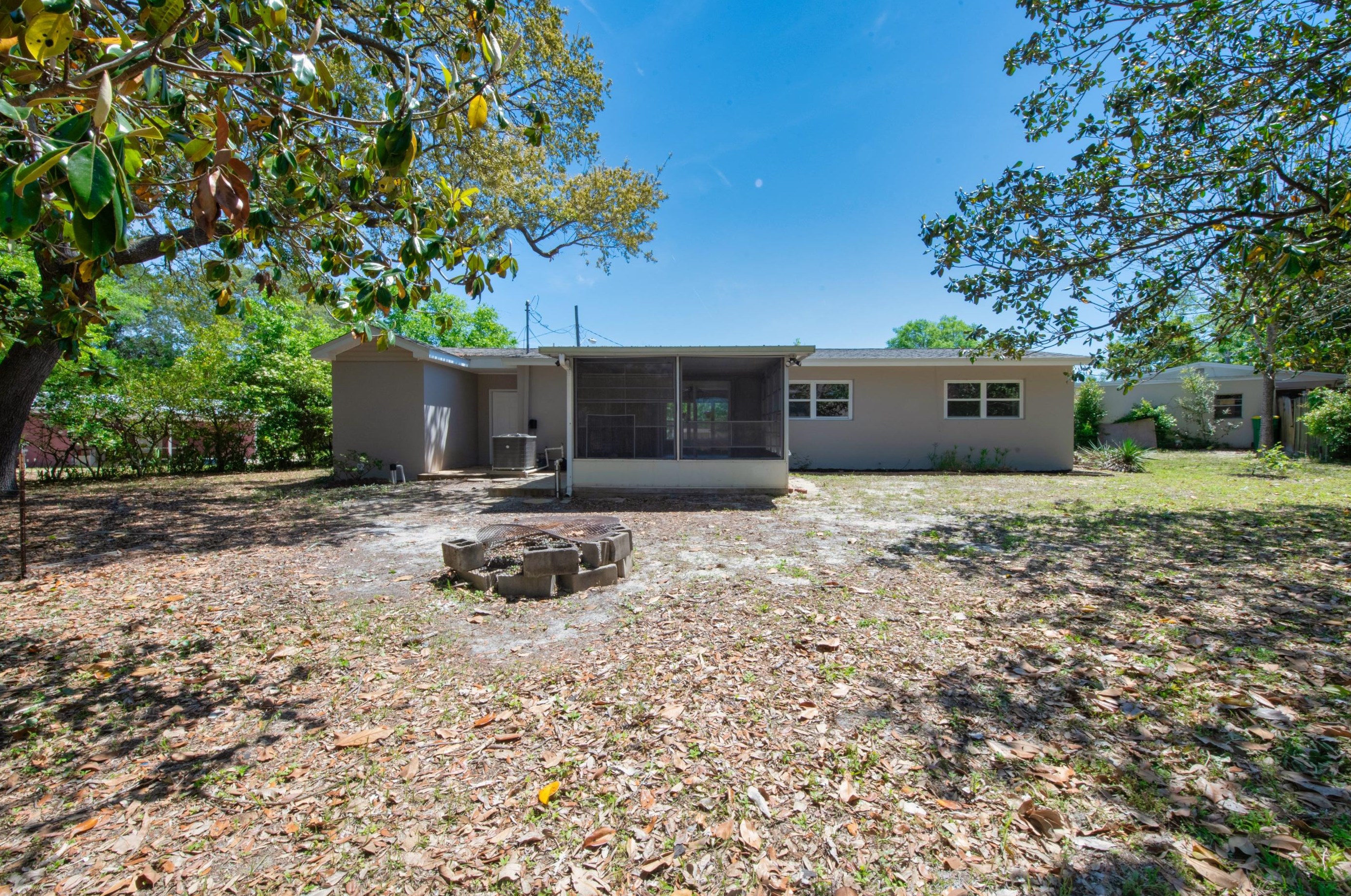 125 Terry Cir, Mary Esther FL  32569-1850 exterior