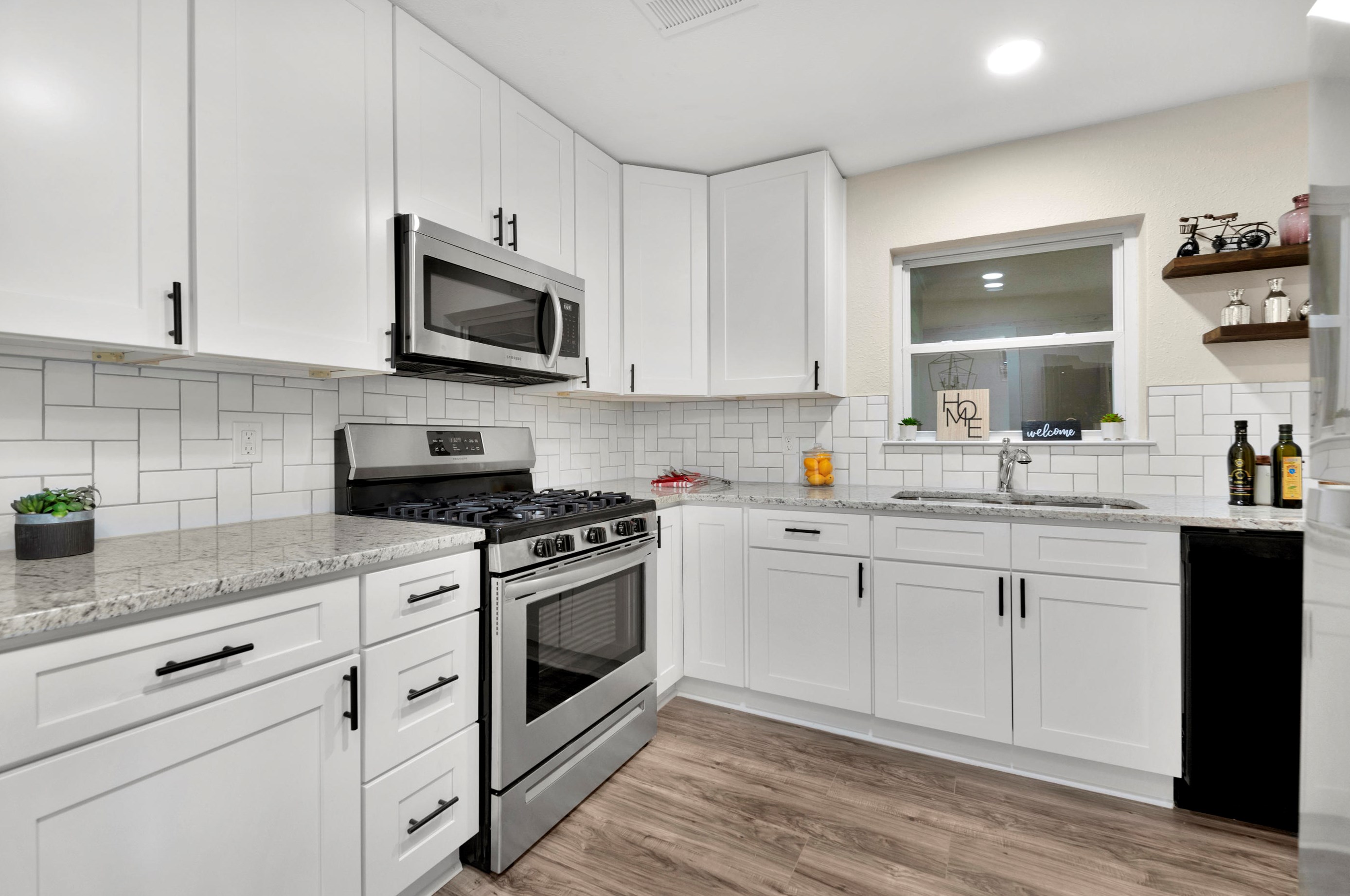 125 Terry Cir, Mary Esther FL  32569-1850 exterior