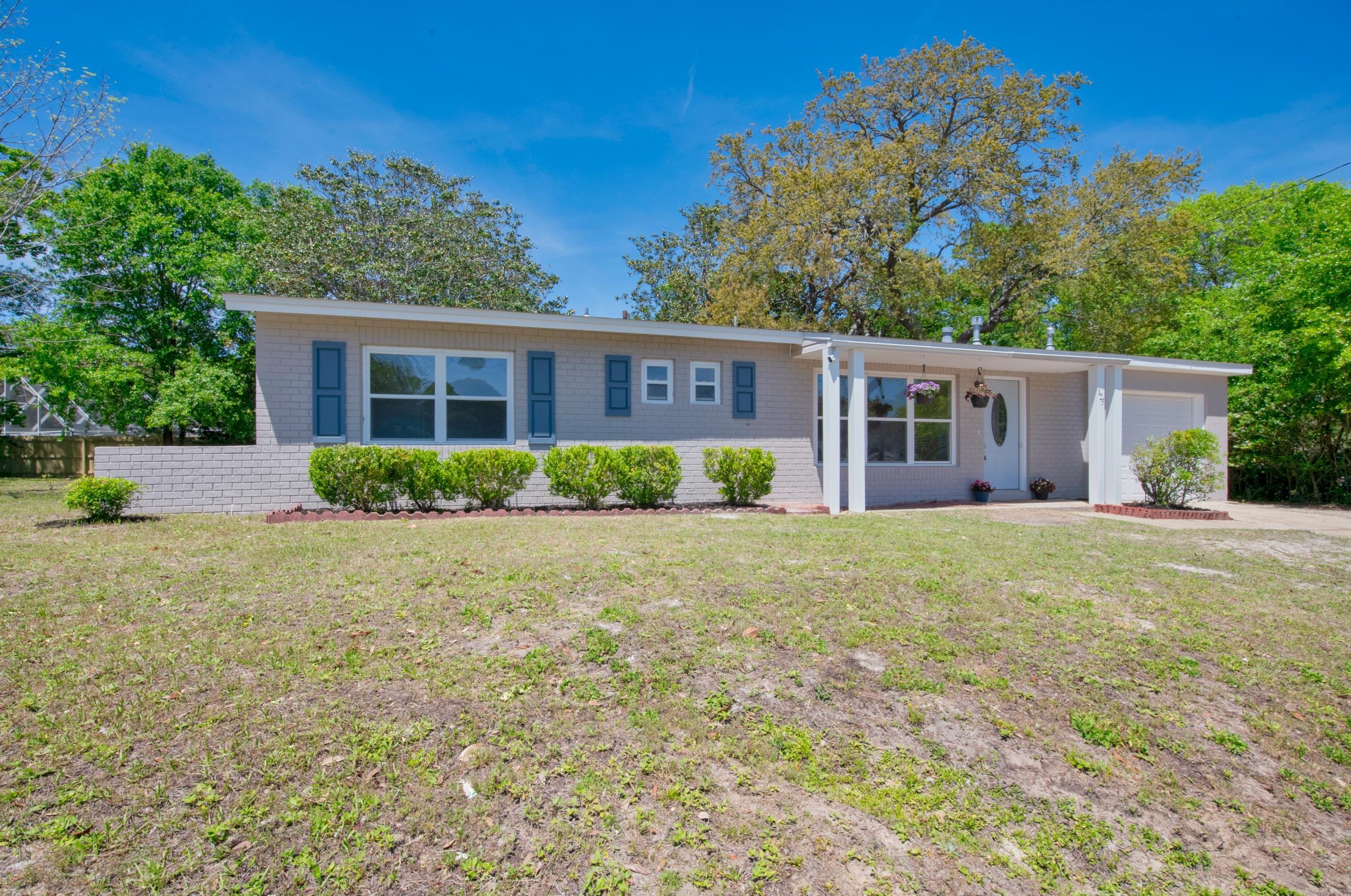 125 Terry Cir, Mary Esther FL  32569-1850 exterior