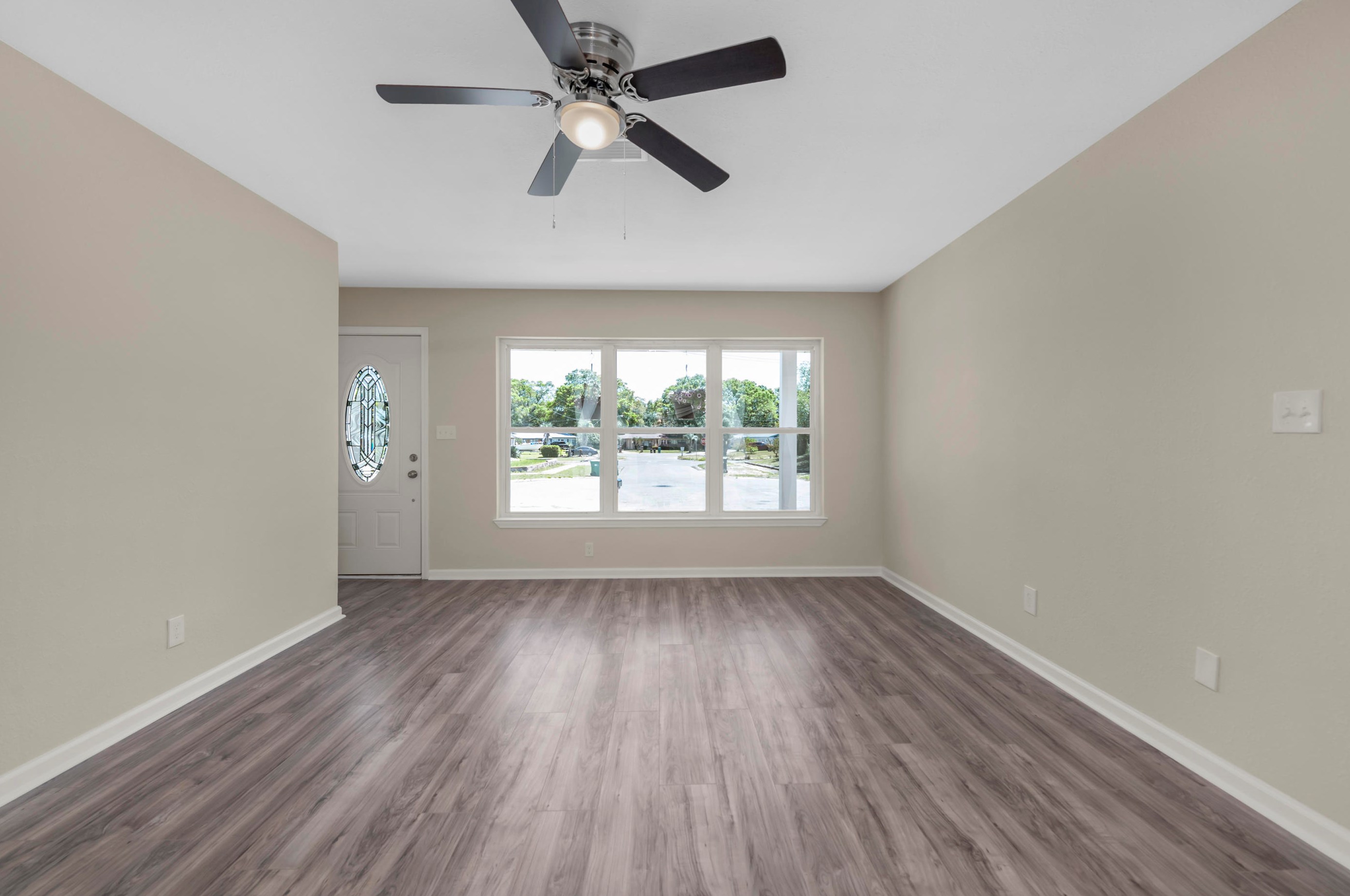 125 Terry Cir, Mary Esther FL  32569-1850 exterior