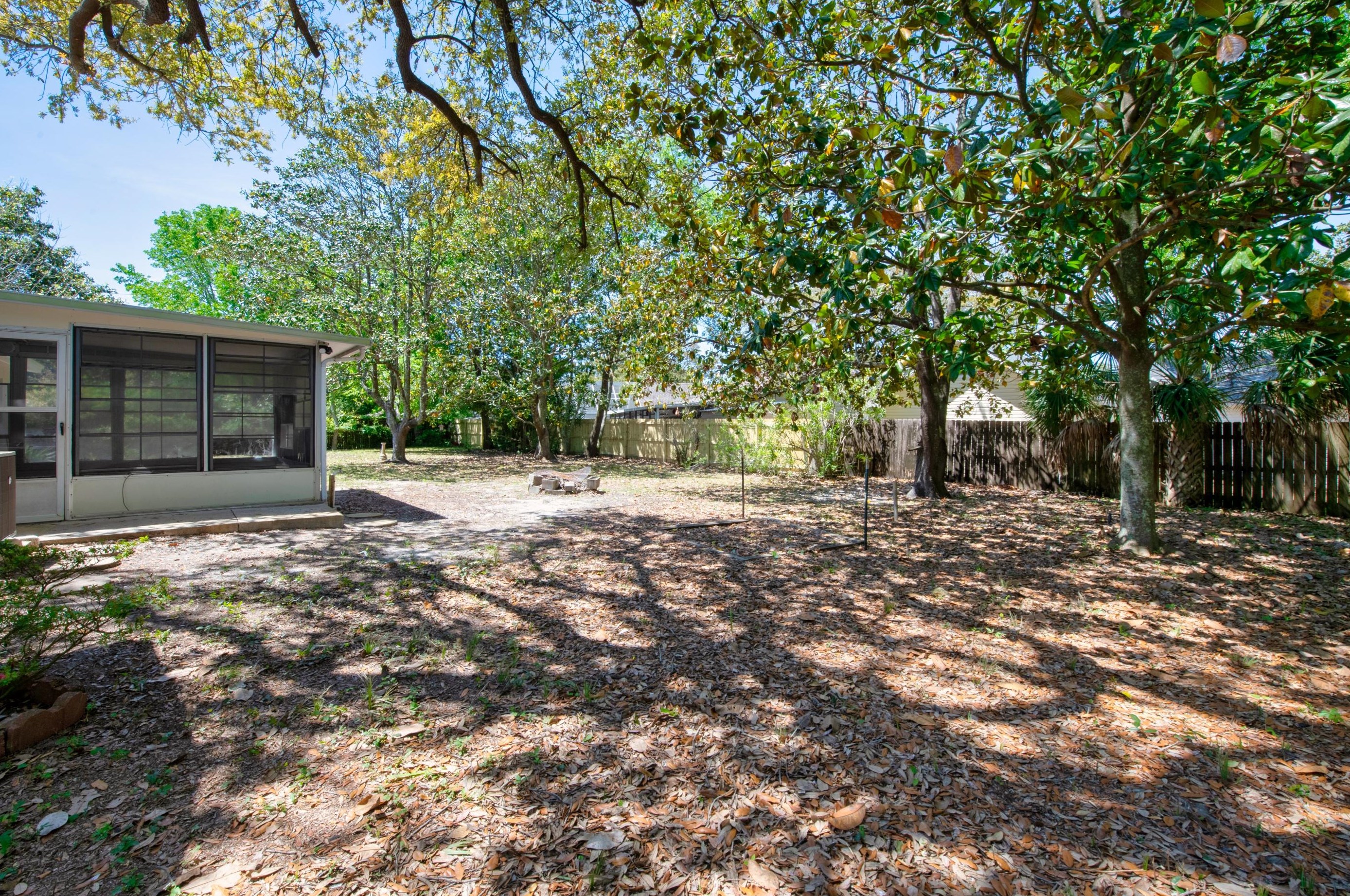 125 Terry Cir, Mary Esther FL  32569-1850 exterior