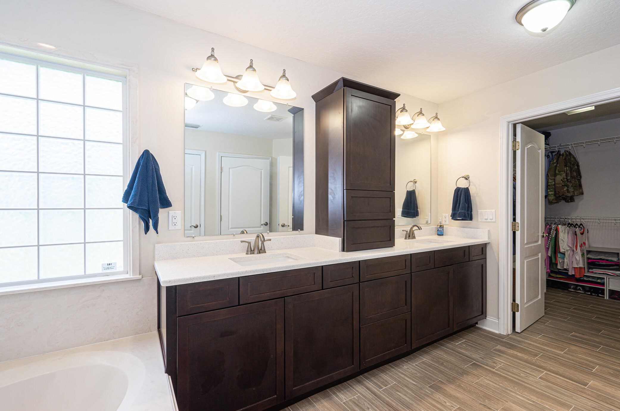569 Radiant Cir, Mary Esther FL  32569-3424 exterior