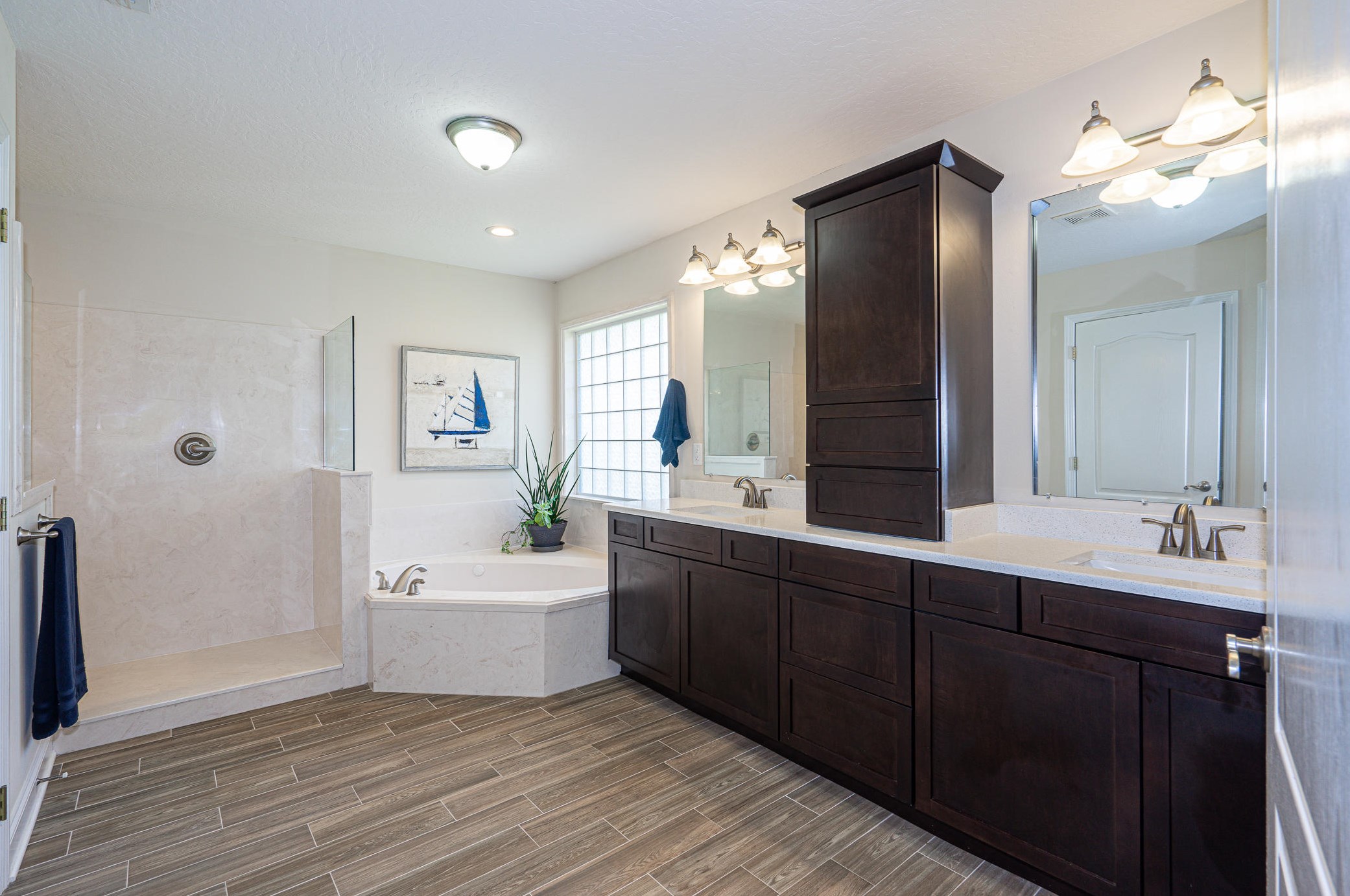 569 Radiant Cir, Mary Esther FL  32569-3424 exterior