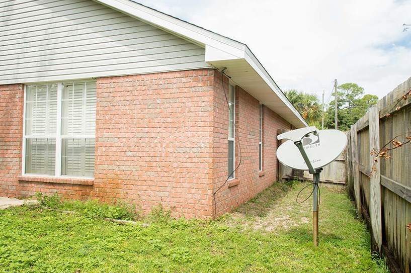 769 Pearl Sand Dr, Mary Esther FL  32569-2163 exterior