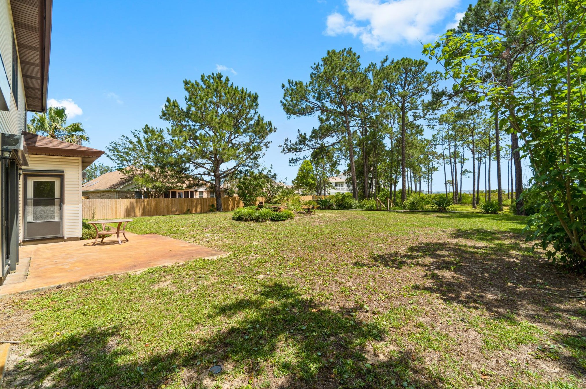 731 Forest Shores Dr, Mary Esther FL  32569-2704 exterior