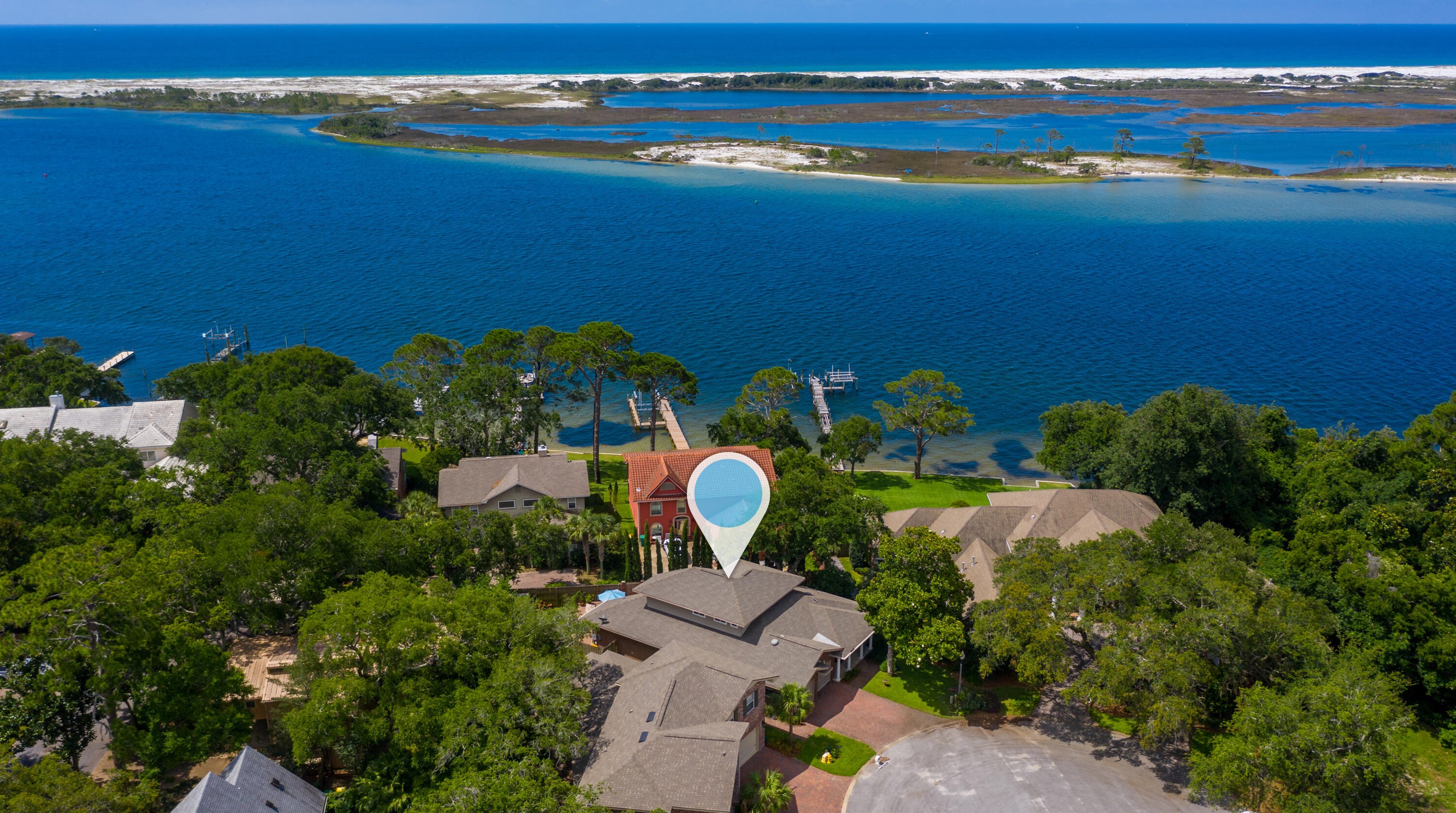 16 Plantation Oaks Dr, Mary Esther FL  32569-2902 exterior