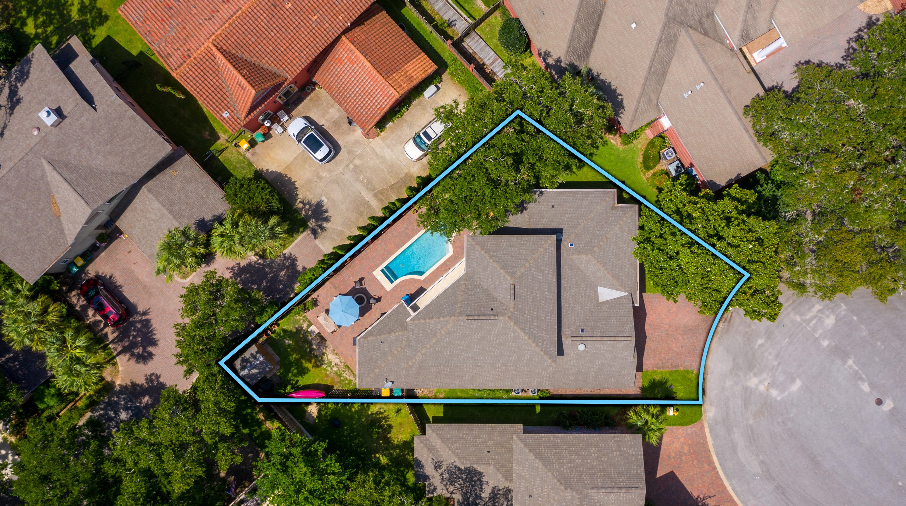16 Plantation Oaks Dr, Mary Esther FL  32569-2902 exterior