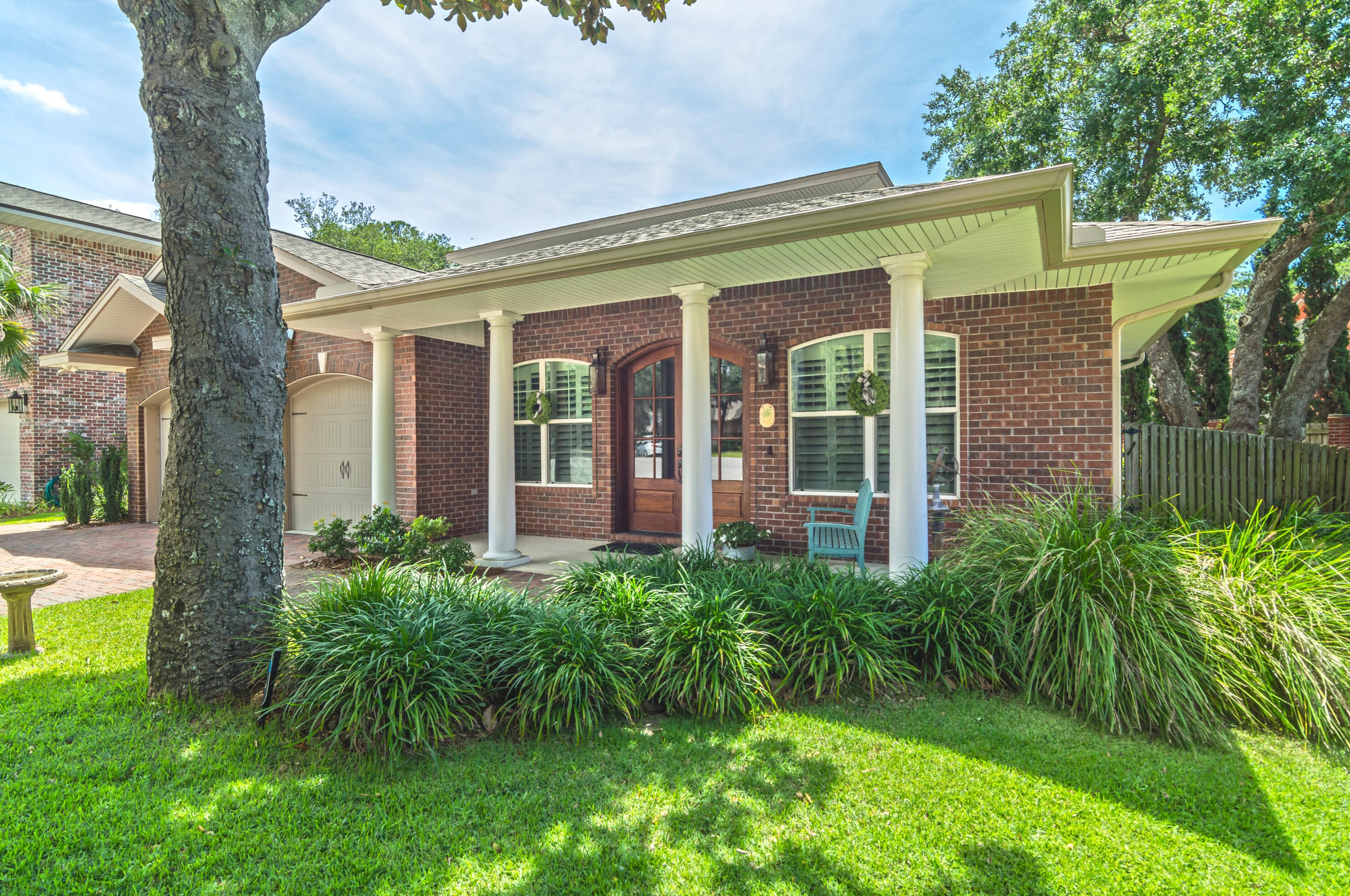 16 Plantation Oaks Dr, Mary Esther FL  32569-2902 exterior