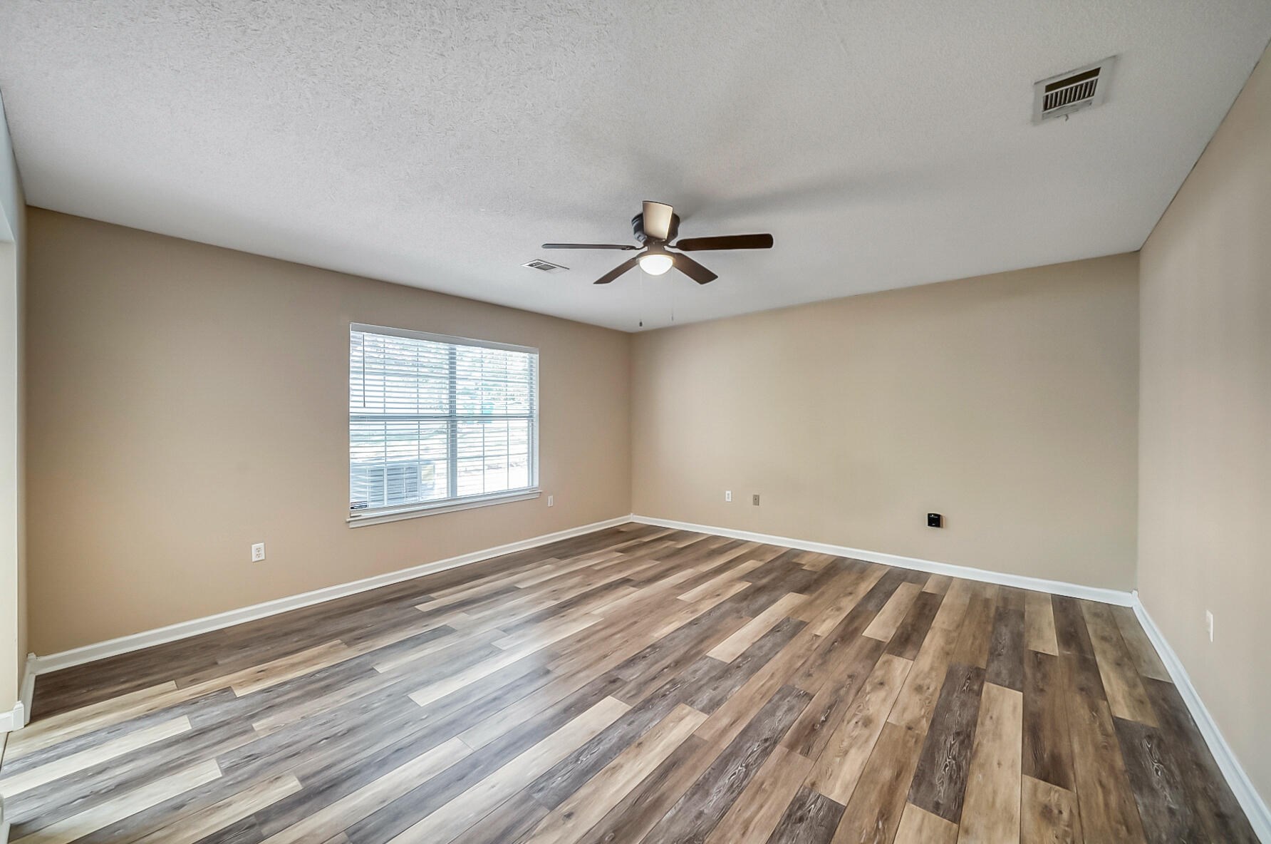 301 Ashley Dr, Crestview FL  32536-9292 exterior