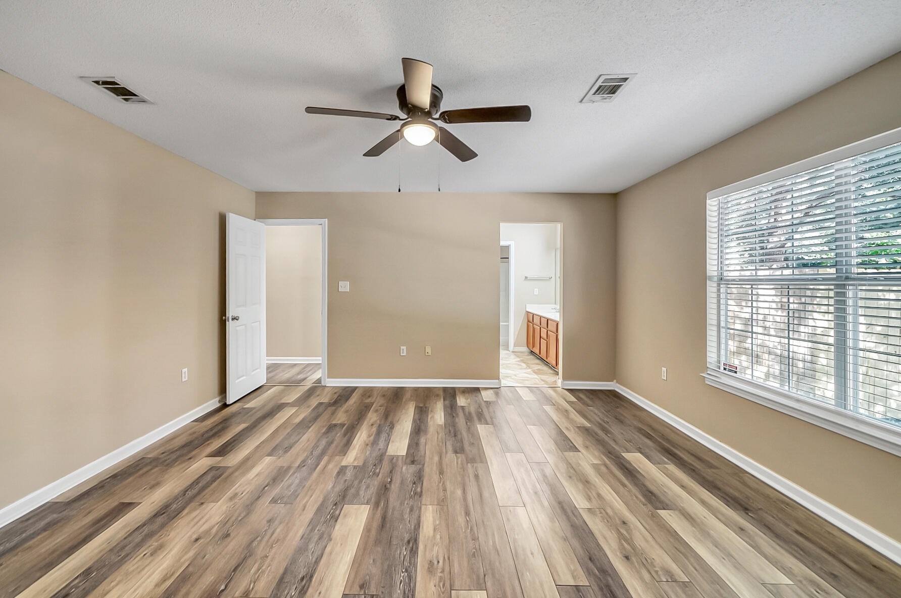 301 Ashley Dr, Crestview FL  32536-9292 exterior