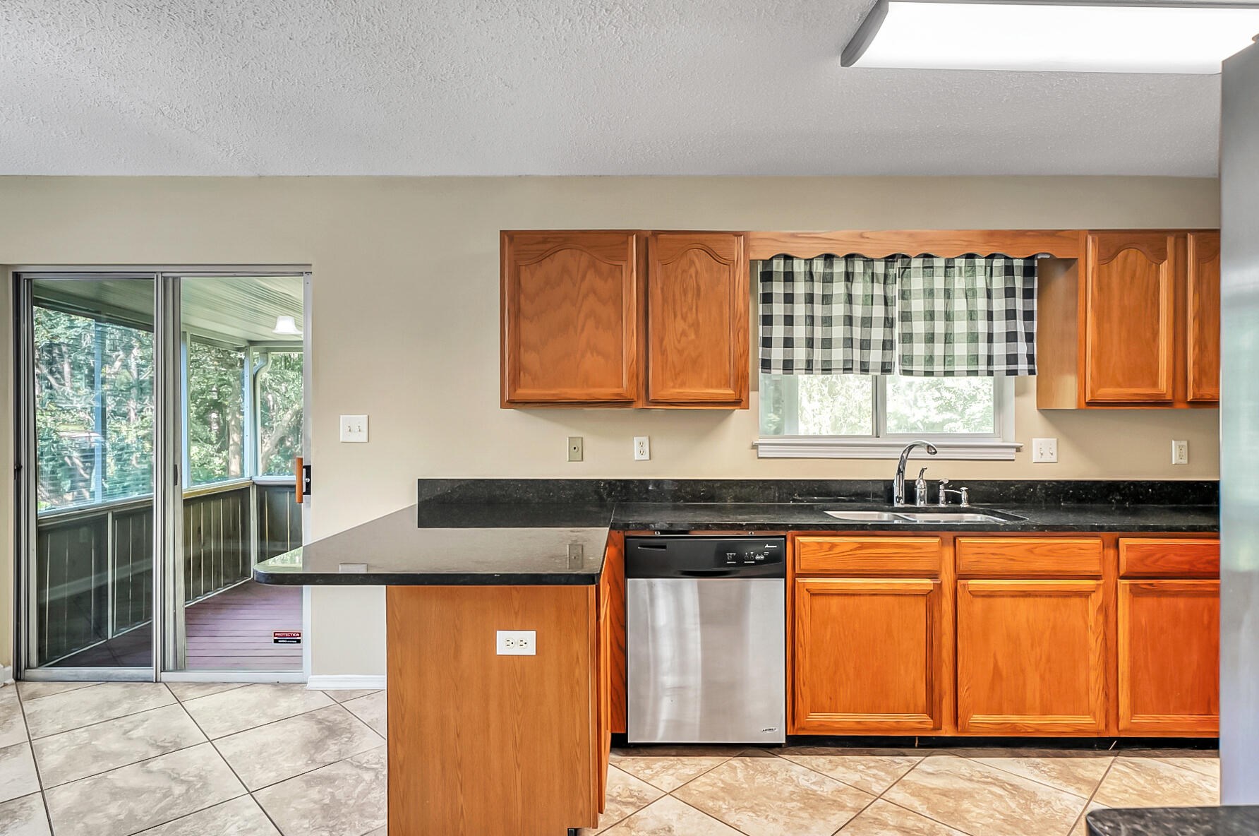 301 Ashley Dr, Crestview FL  32536-9292 exterior