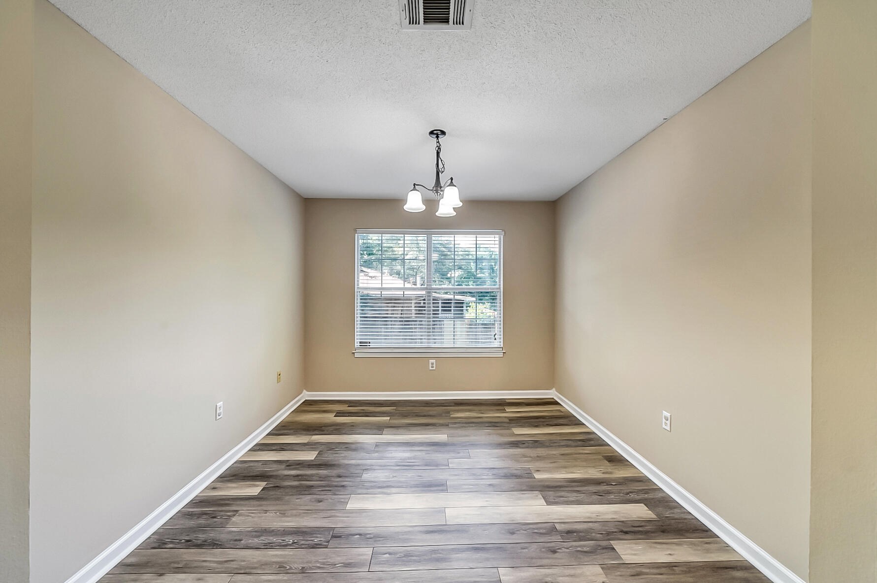 301 Ashley Dr, Crestview FL  32536-9292 exterior