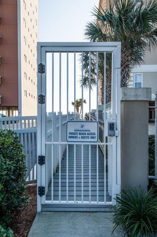 725 Gulf Shore Dr, Destin FL 32541-3220 exterior