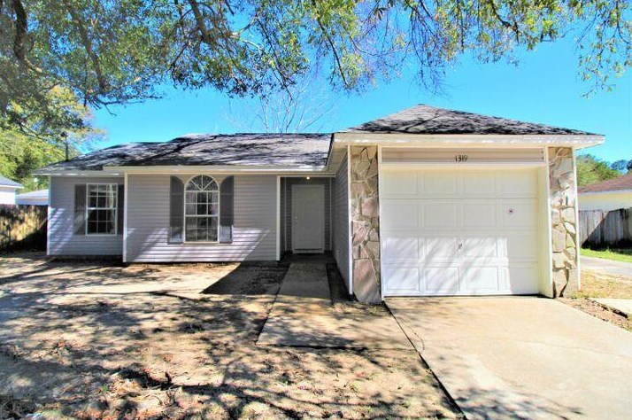 1319 Rayburn St, Crestview FL  32539-4907 exterior