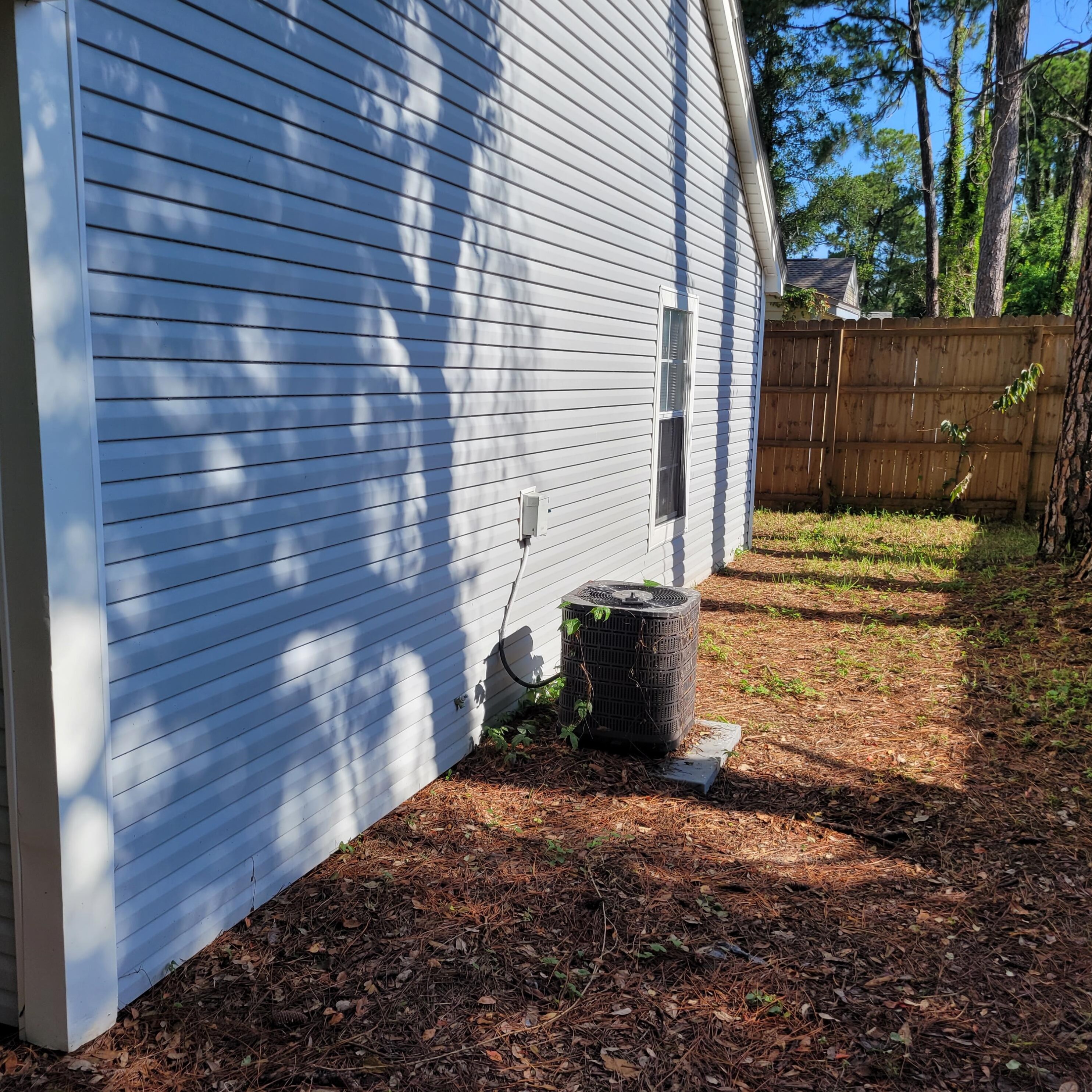 627 Lloyd St, Fort Walton Beach FL  32547-7122 exterior