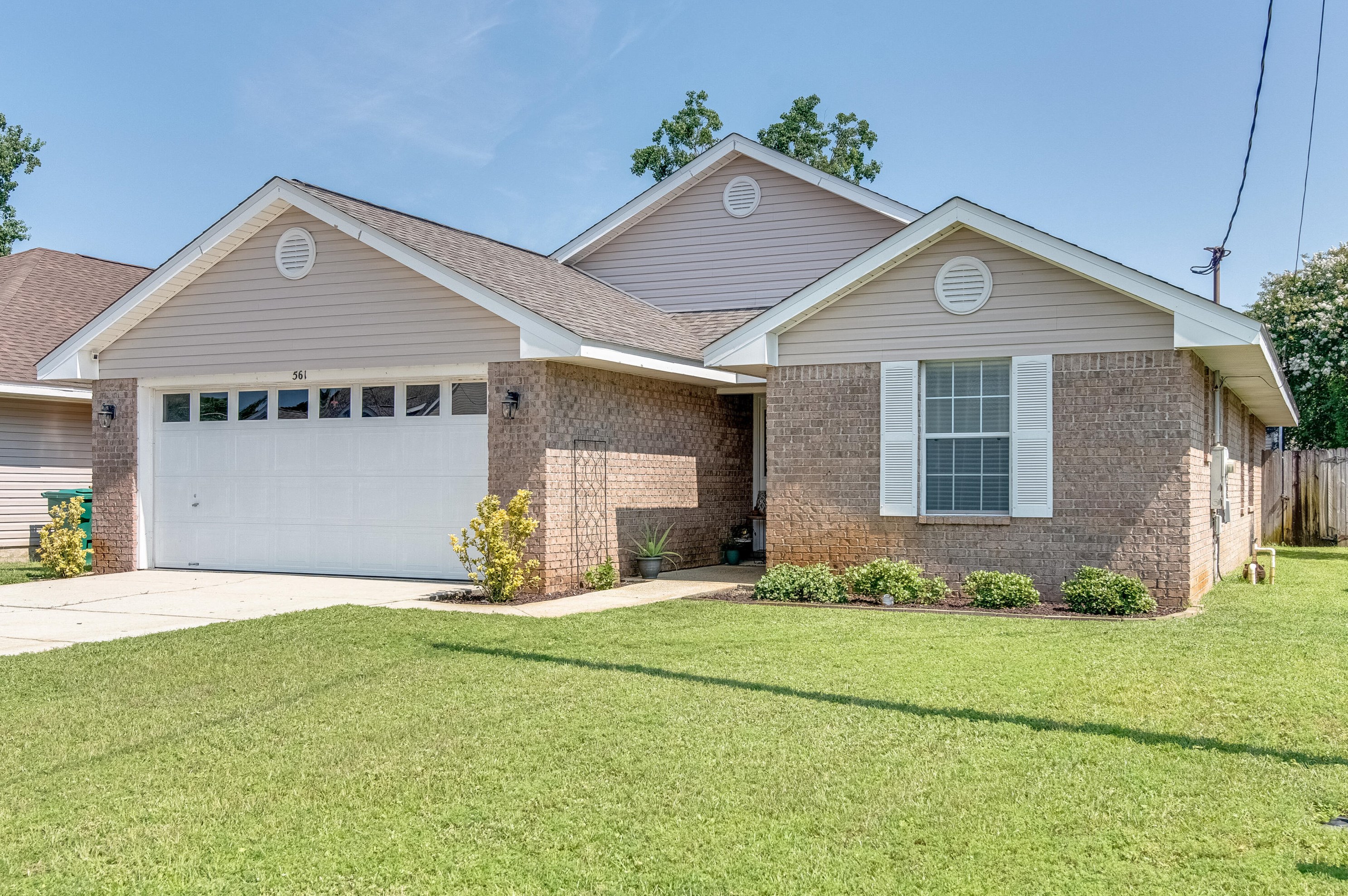 561 Rough Leaf Ln, Mary Esther FL  32569-2184 exterior