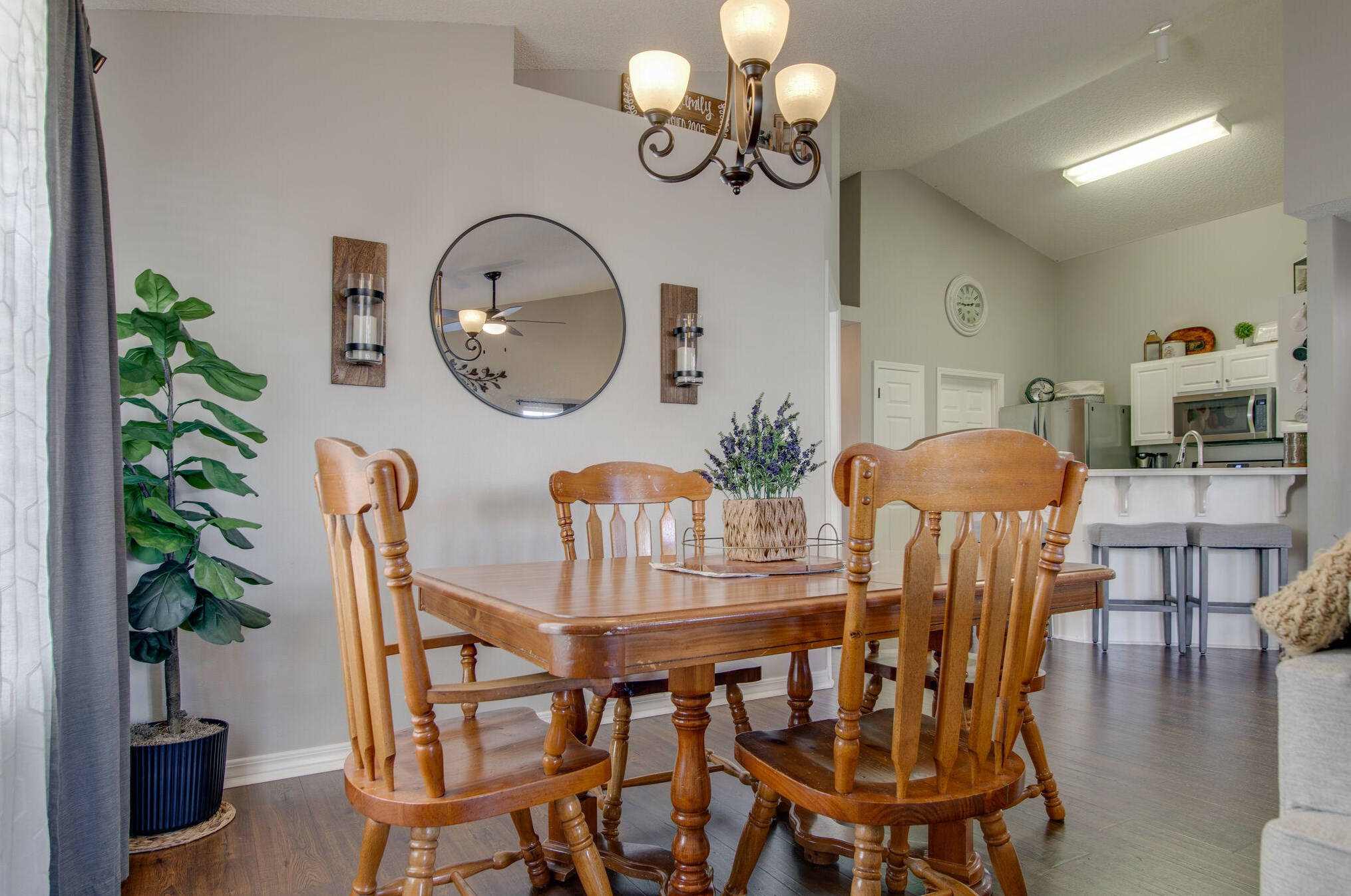 561 Rough Leaf Ln, Mary Esther FL  32569-2184 exterior