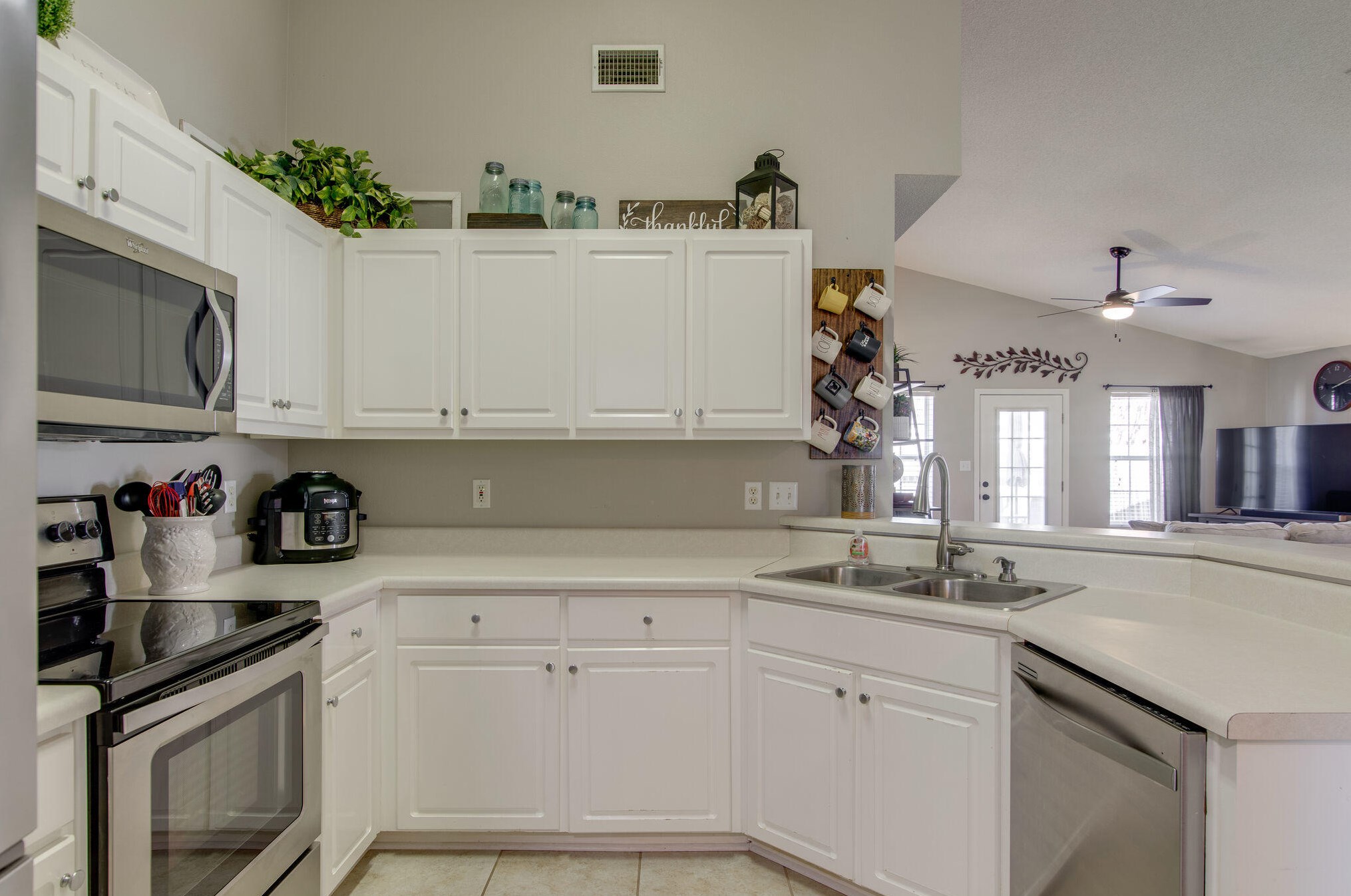 561 Rough Leaf Ln, Mary Esther FL  32569-2184 exterior