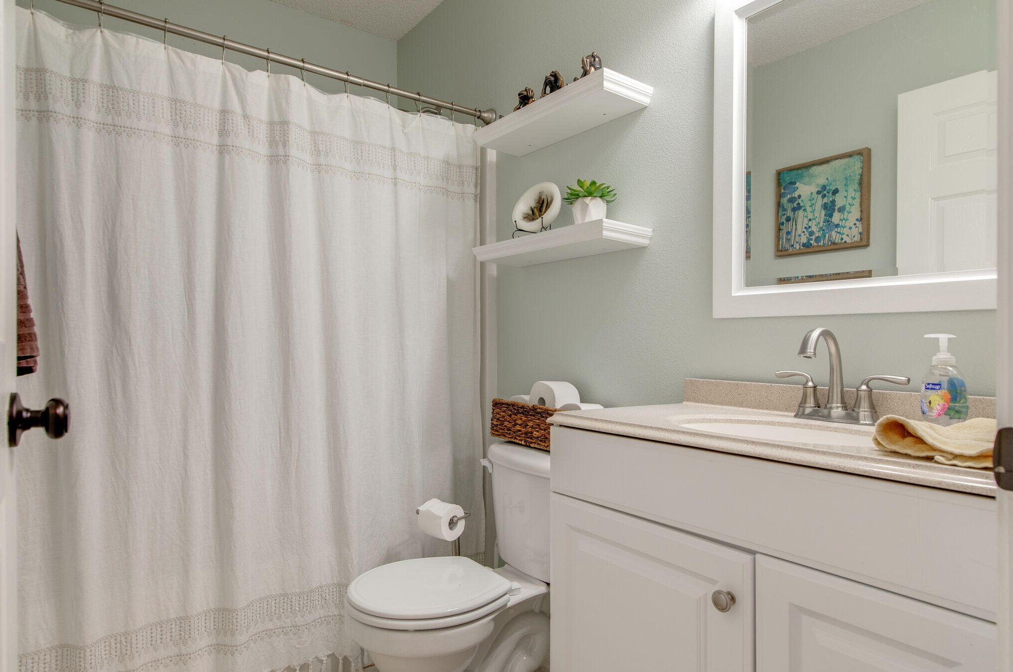 561 Rough Leaf Ln, Mary Esther FL  32569-2184 exterior