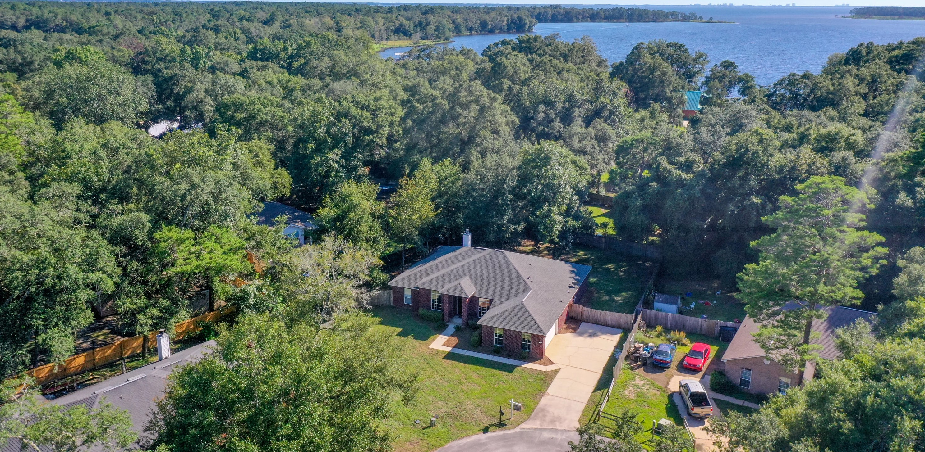 87 Oakplace Rd, Freeport, FL 32439