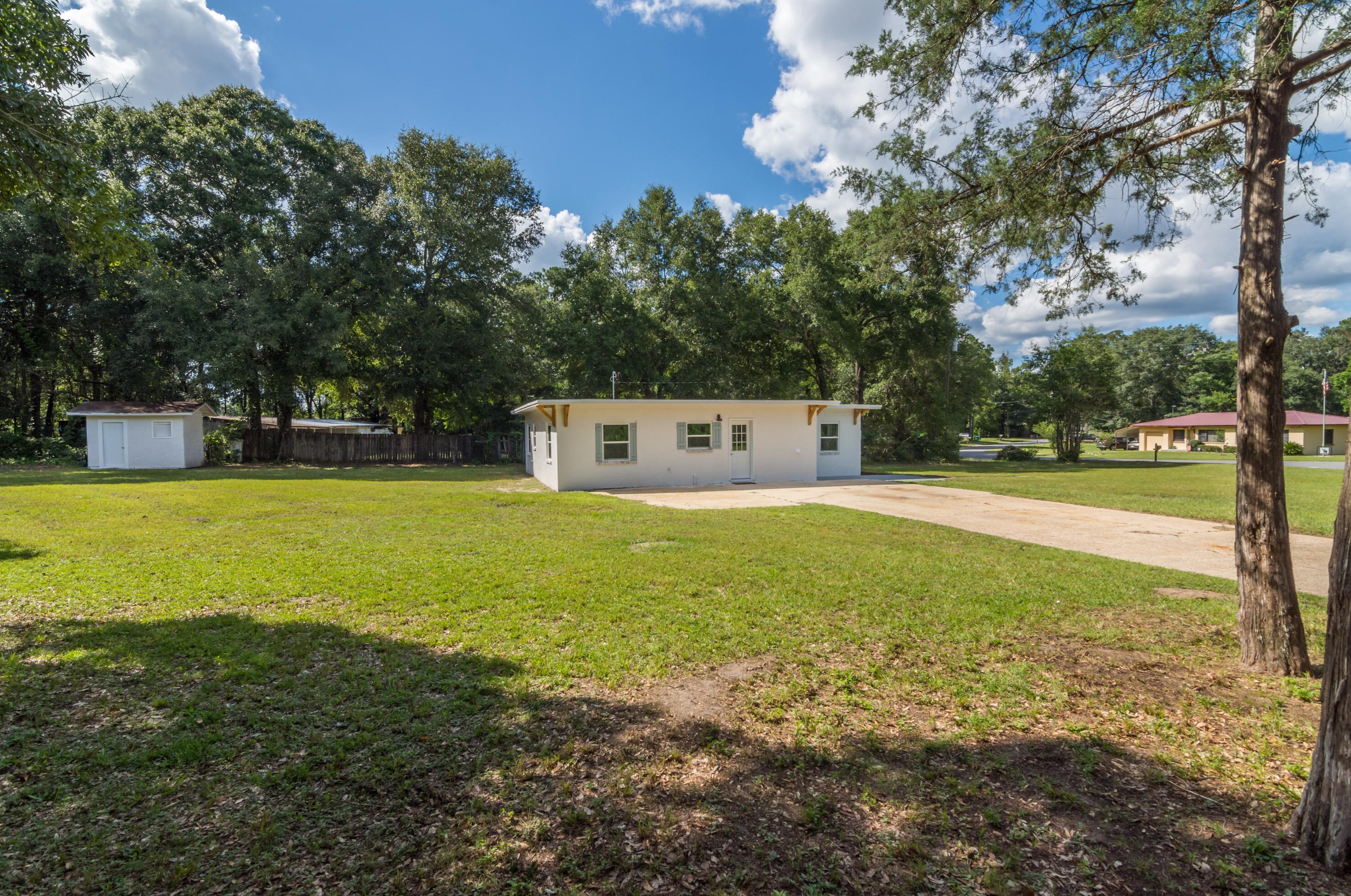 110 Butler Cir, Crestview FL  32536-2418 exterior