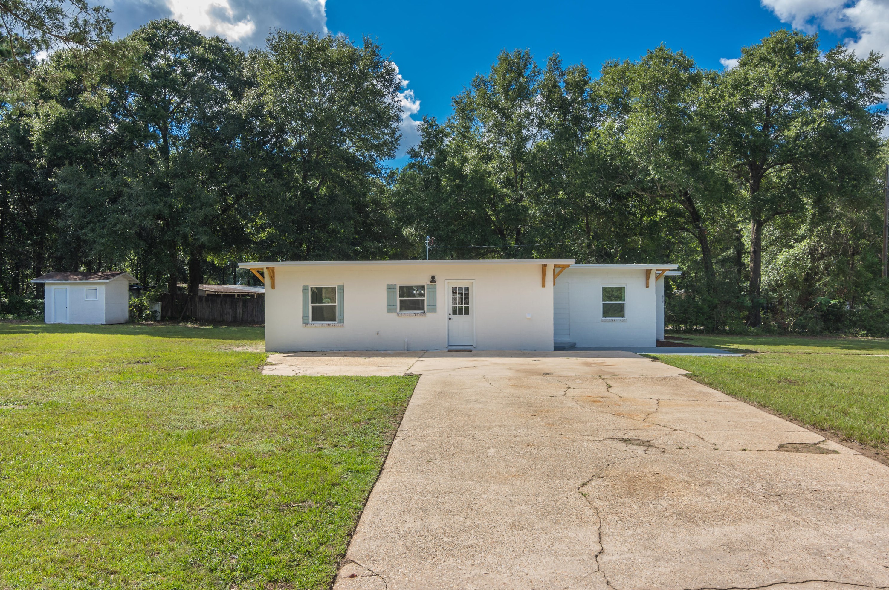 110 Butler Cir, Crestview FL  32536-2418 exterior