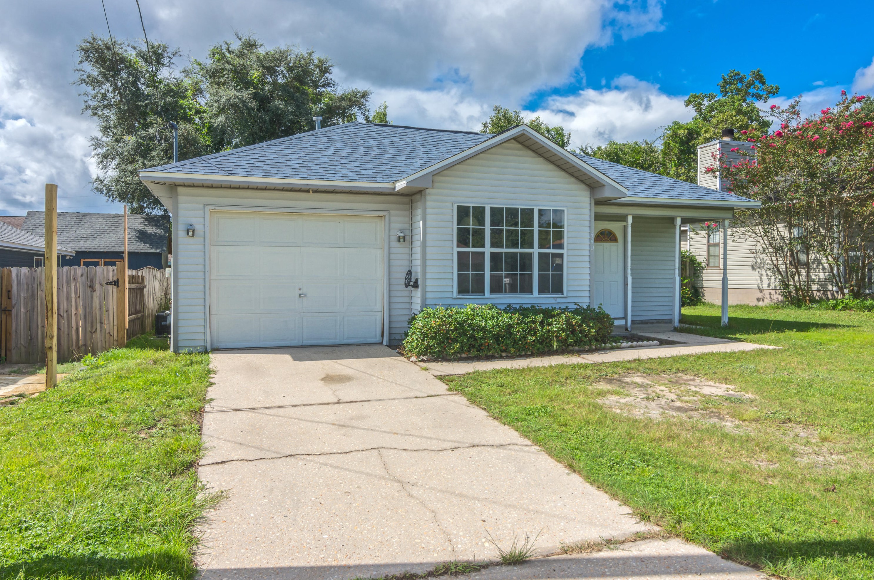 440 Apple Dr, Crestview FL  32536-9240 exterior