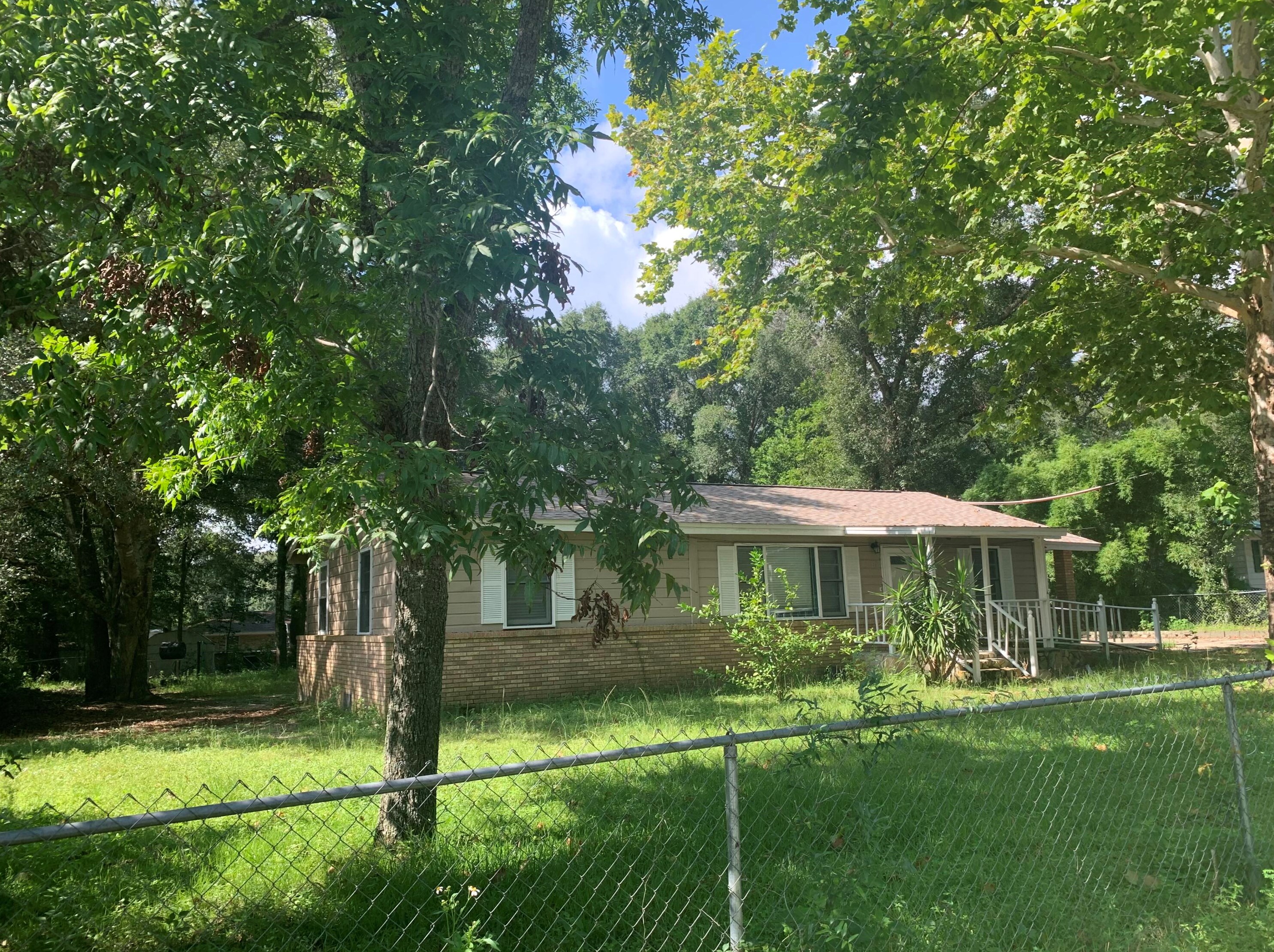 557 Robinson Ave, Crestview FL  32539-4623 exterior