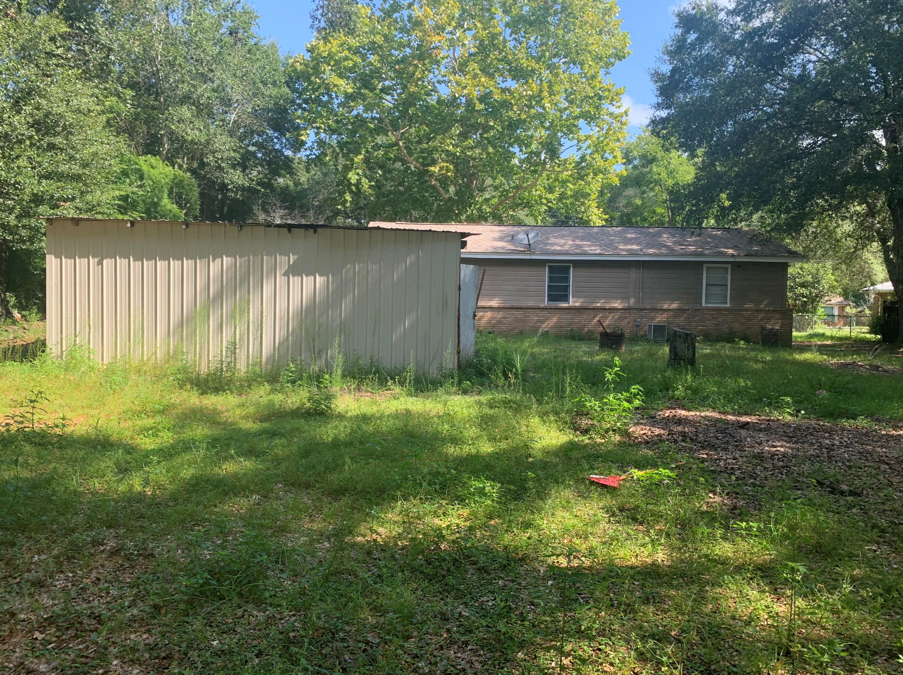 557 Robinson Ave, Crestview FL  32539-4623 exterior