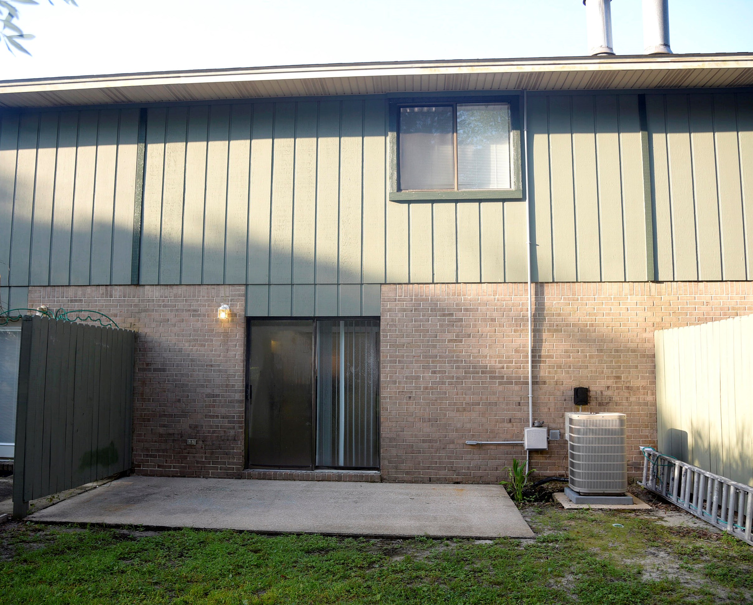 1815 Valparaiso Blvd, Niceville FL  32578-2952 exterior