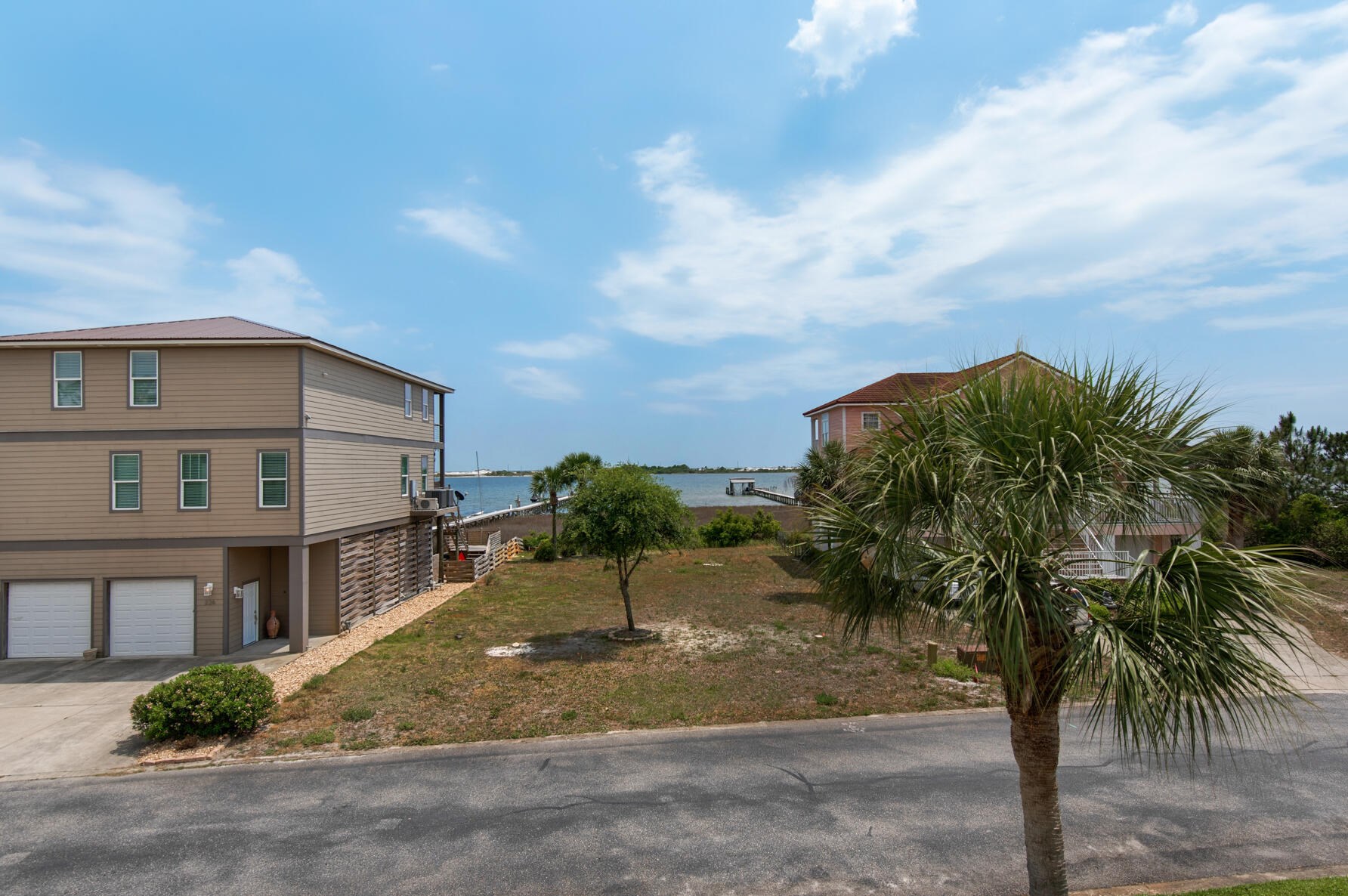 229 Tecumseh Ln, Mary Esther FL  32569-2220 exterior