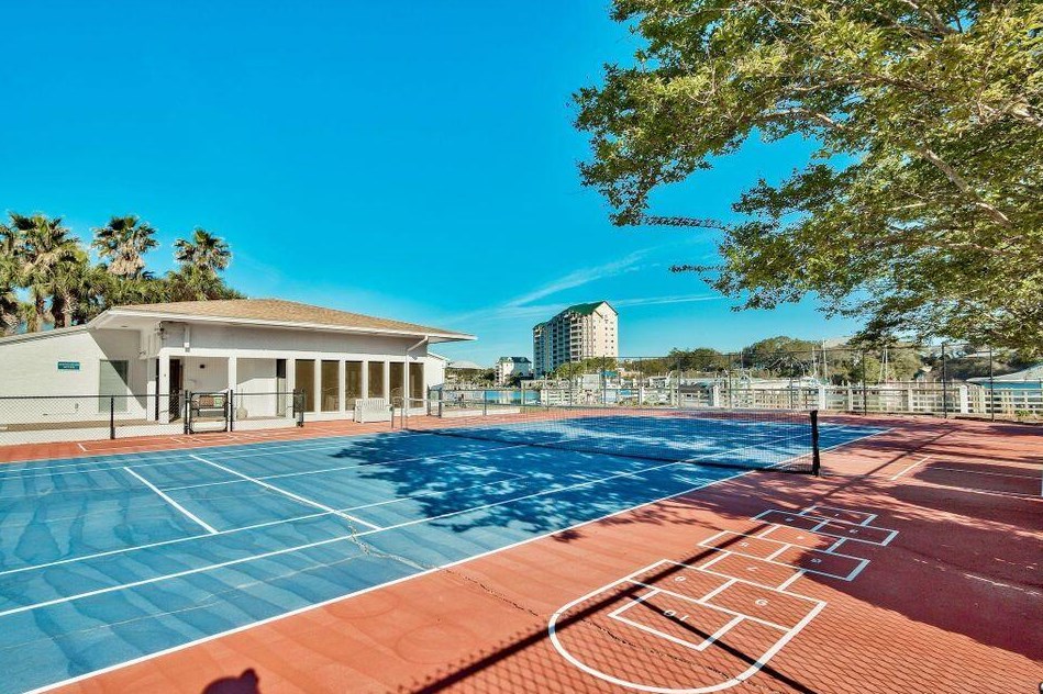 30 Moreno Point Rd, Destin FL 32541-3105 exterior