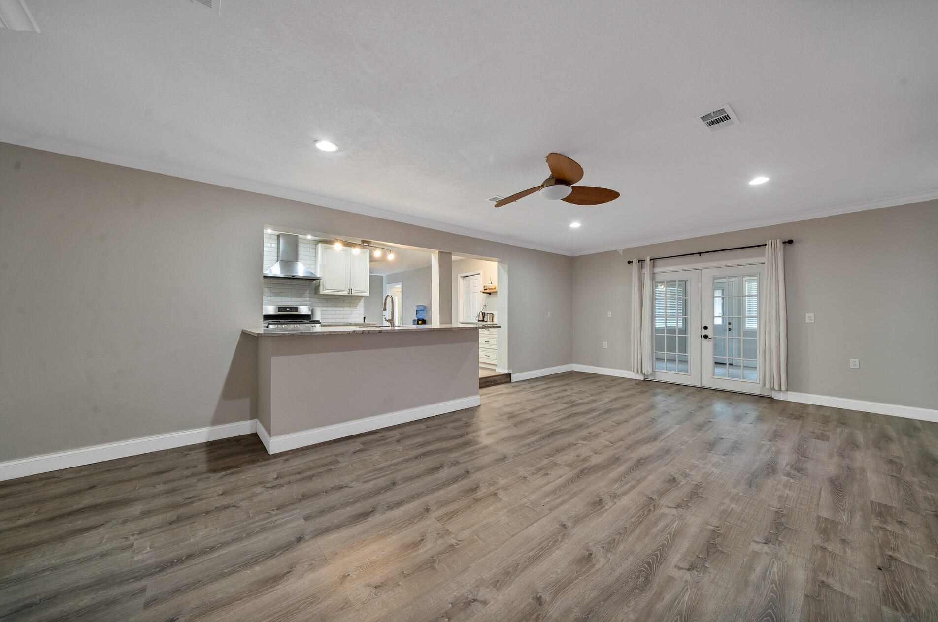 37 Ferry Rd, Fort Walton Beach FL  32548-5169 exterior