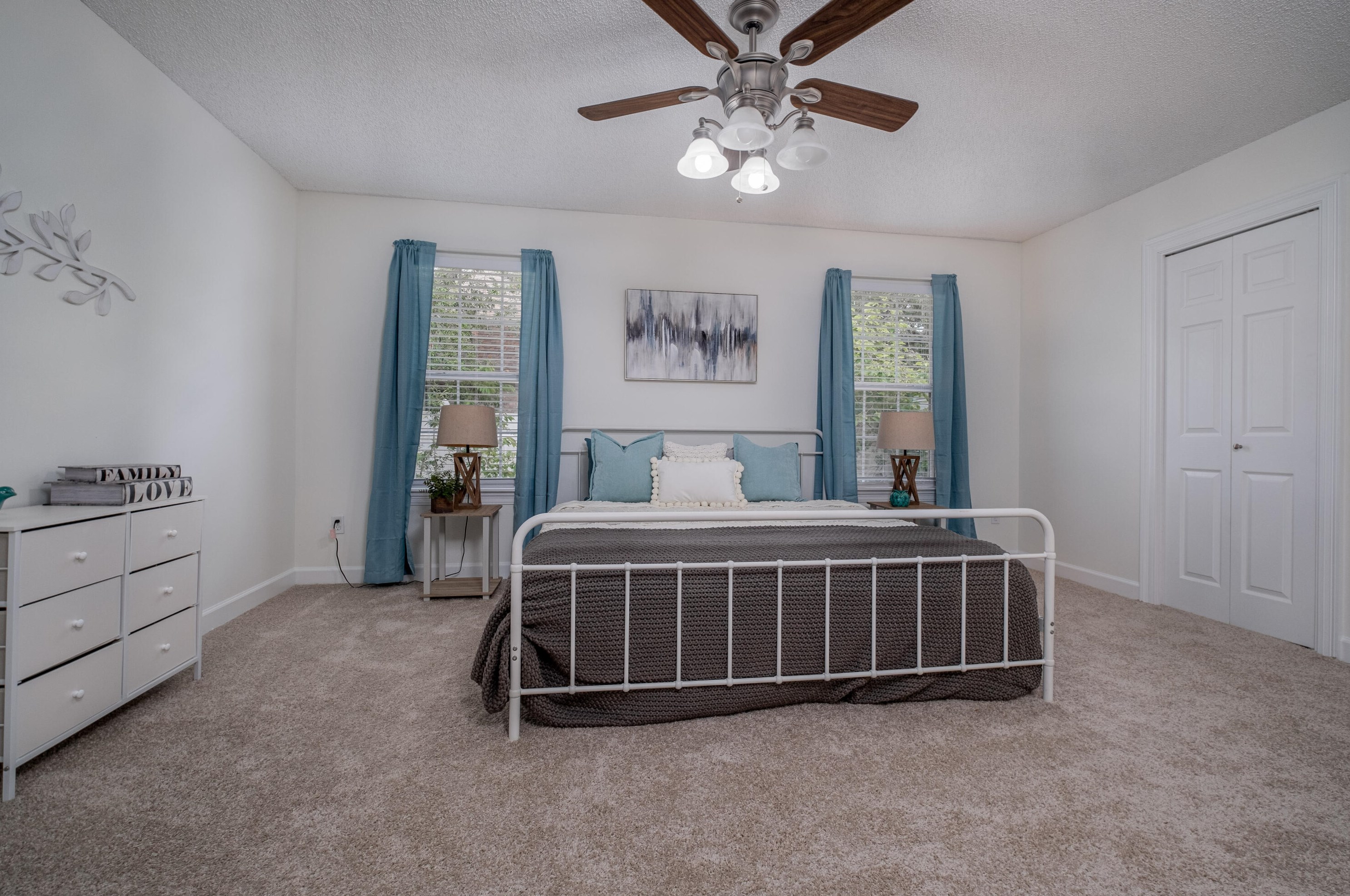 98 Point Comfort Rd, Mary Esther FL  32569-2096 exterior