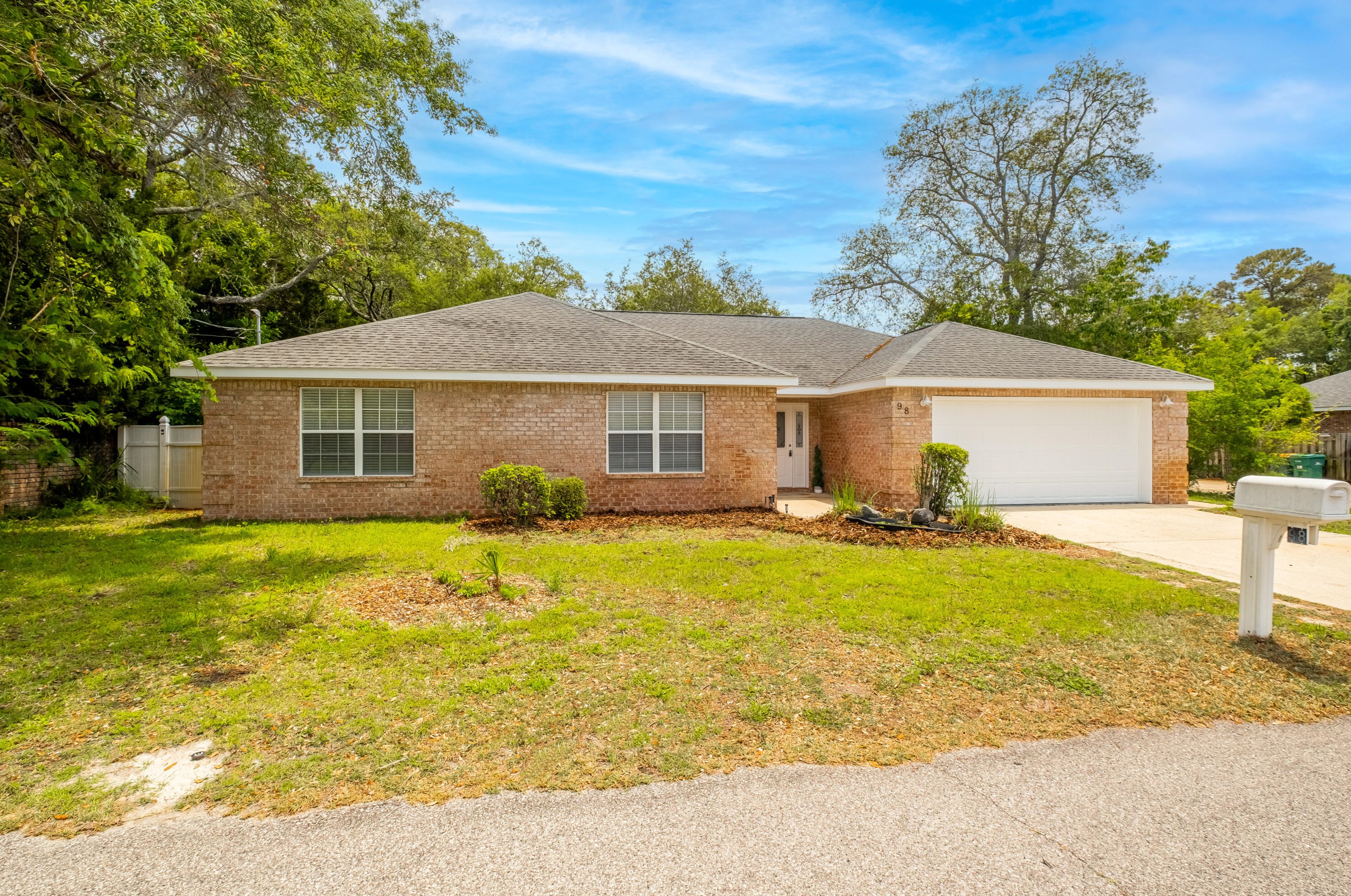 98 Point Comfort Rd, Mary Esther FL  32569-2096 exterior