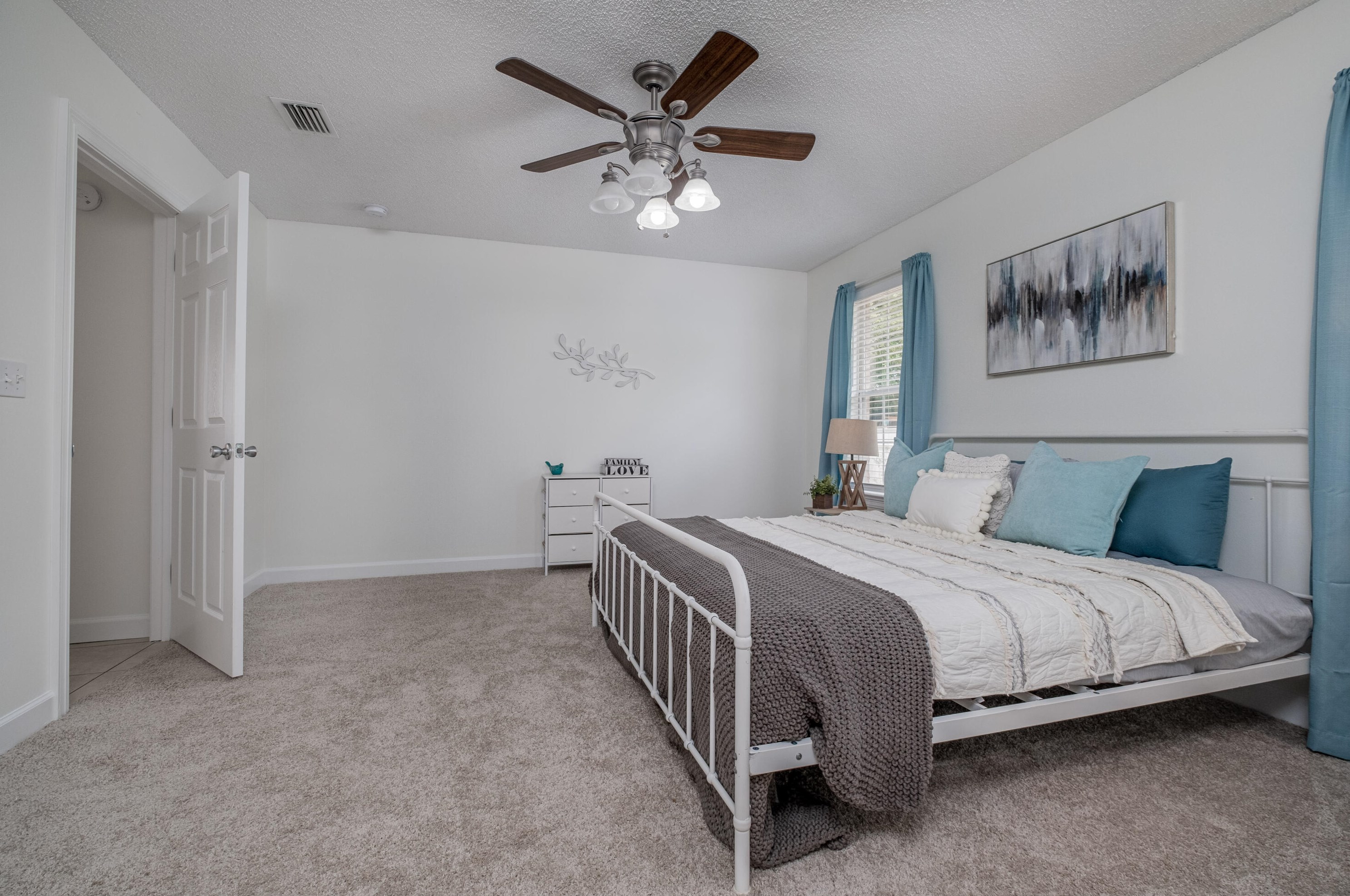 98 Point Comfort Rd, Mary Esther FL  32569-2096 exterior