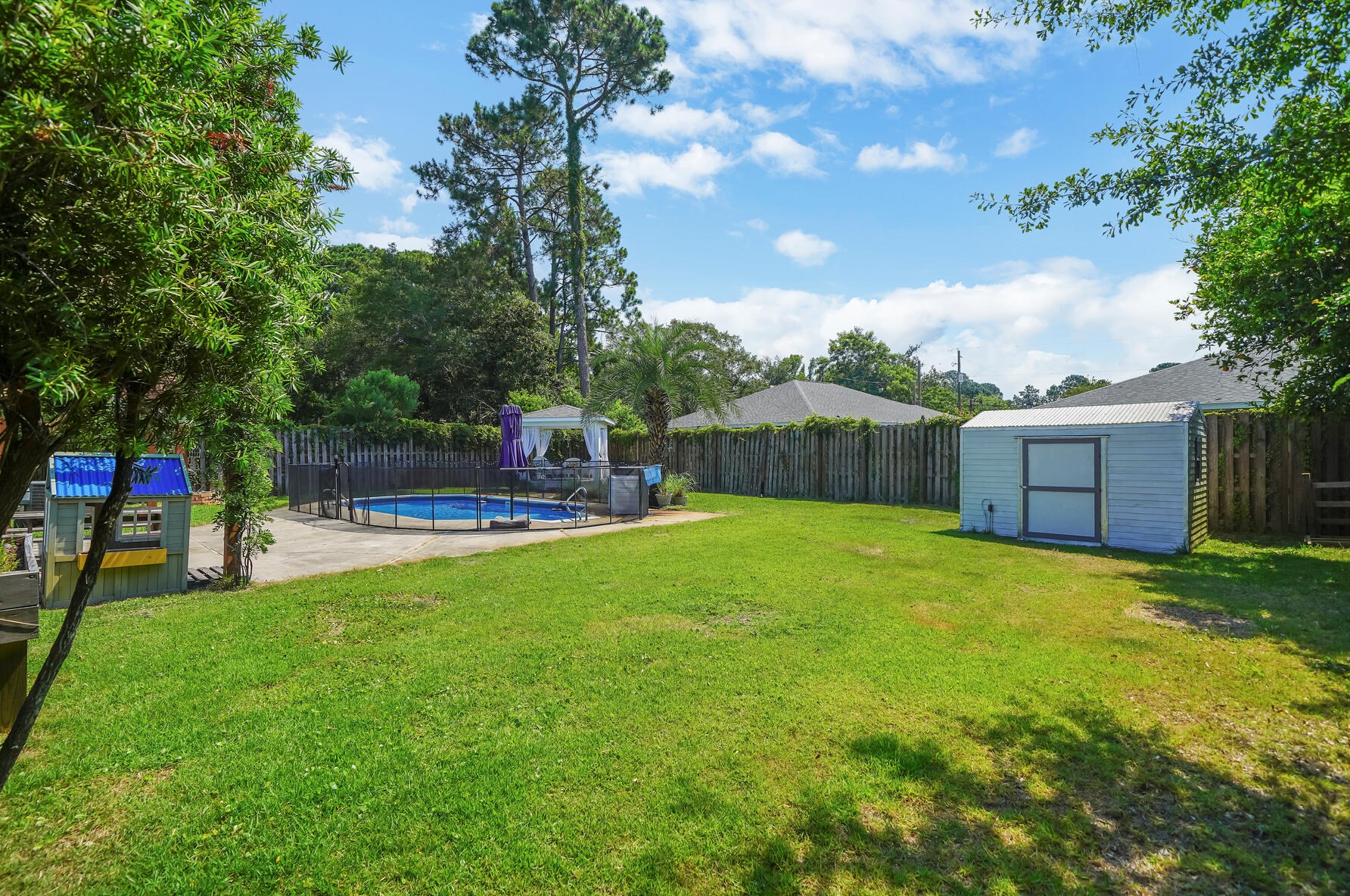 1020 Quail Holw Dr, Mary Esther FL  32569-3406 exterior