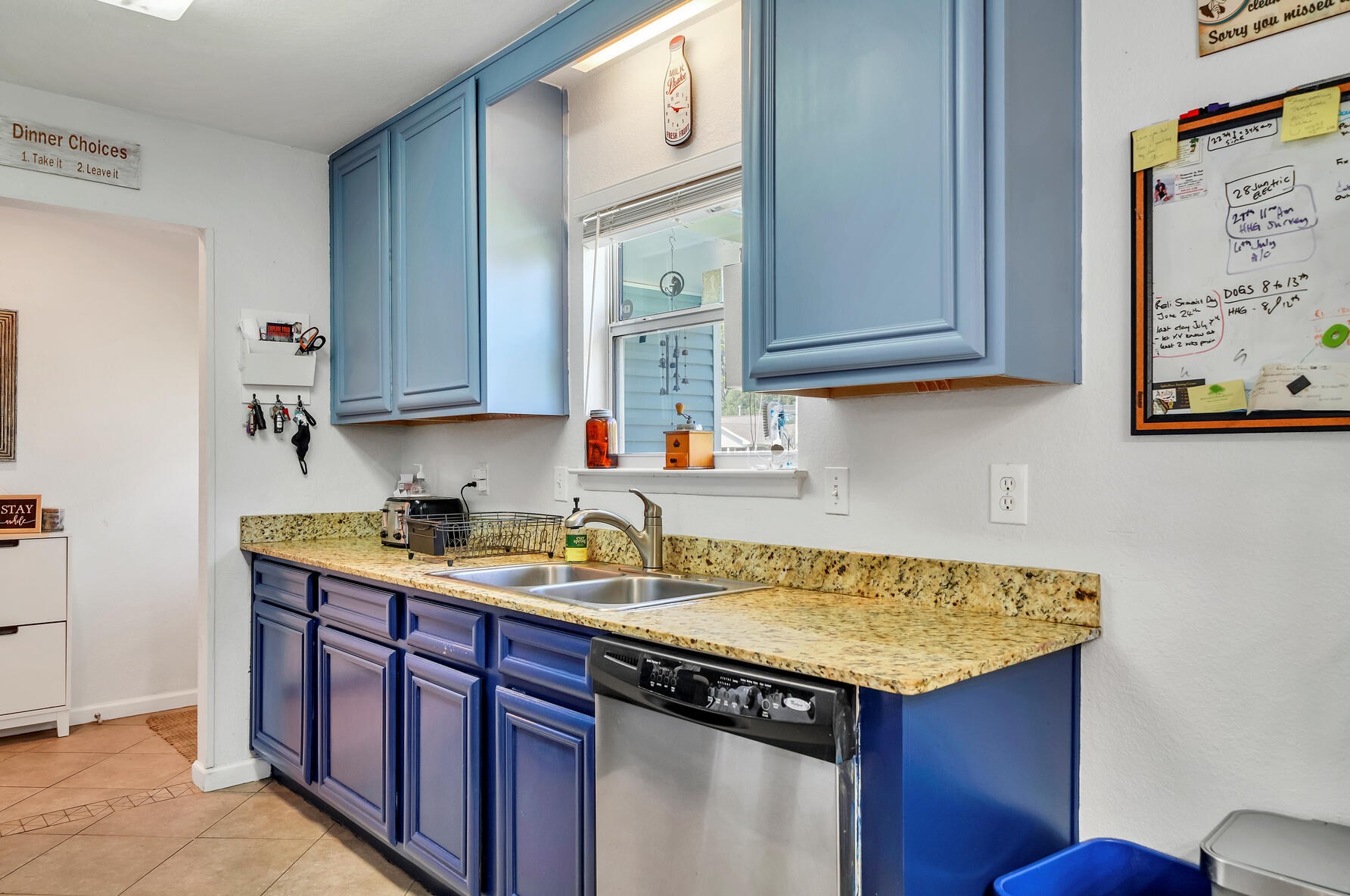 1020 Quail Holw Dr, Mary Esther FL  32569-3406 exterior