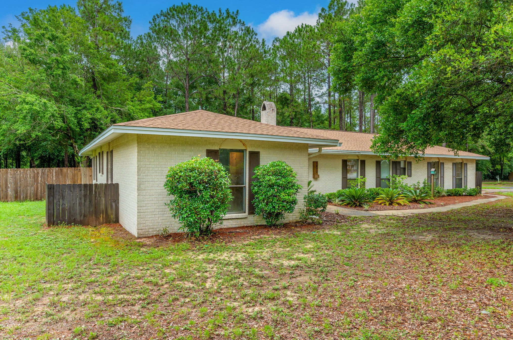 1202 Grandview Dr, Crestview FL  32539-8530 exterior