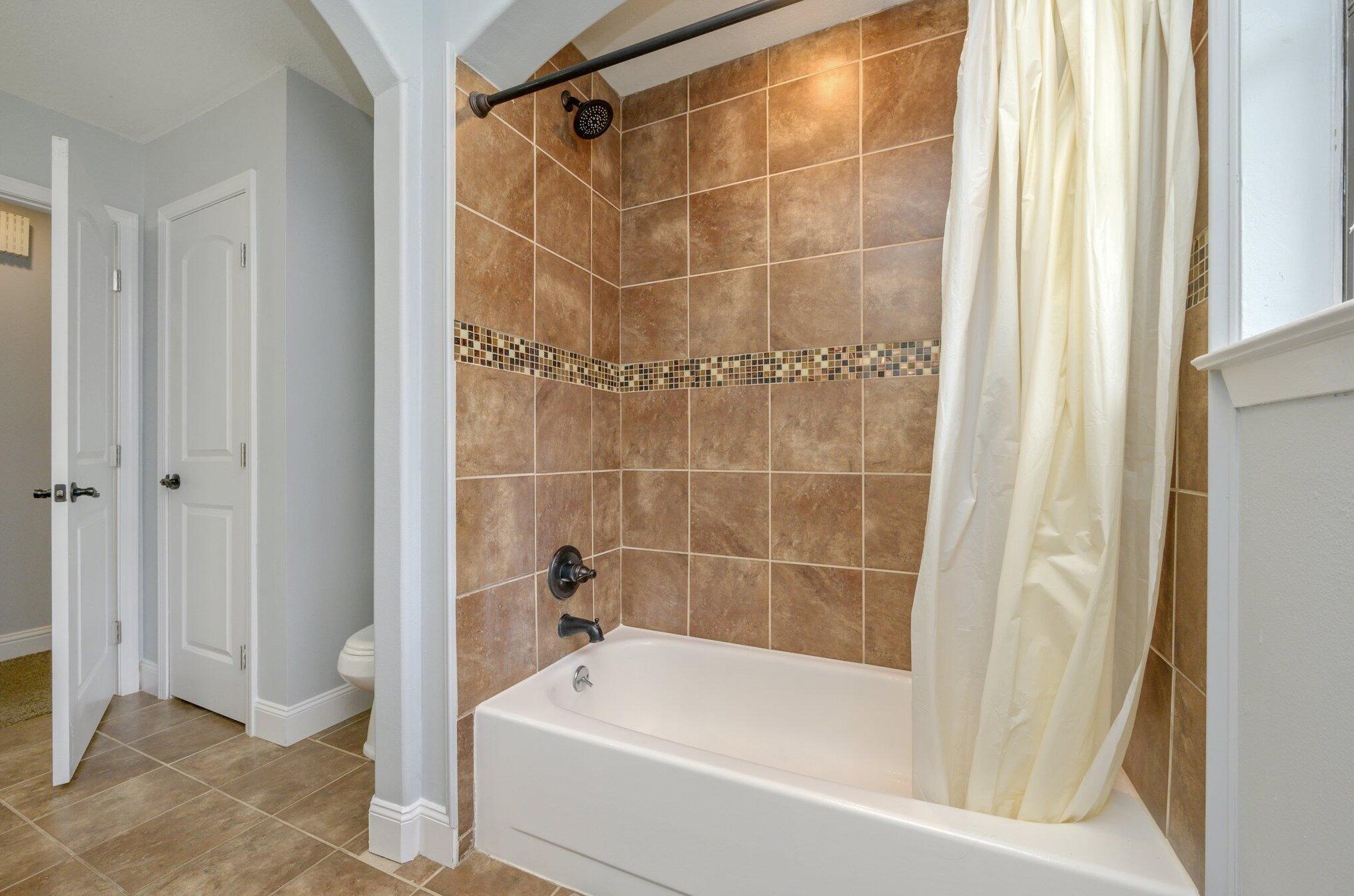 1202 Grandview Dr, Crestview FL  32539-8530 exterior