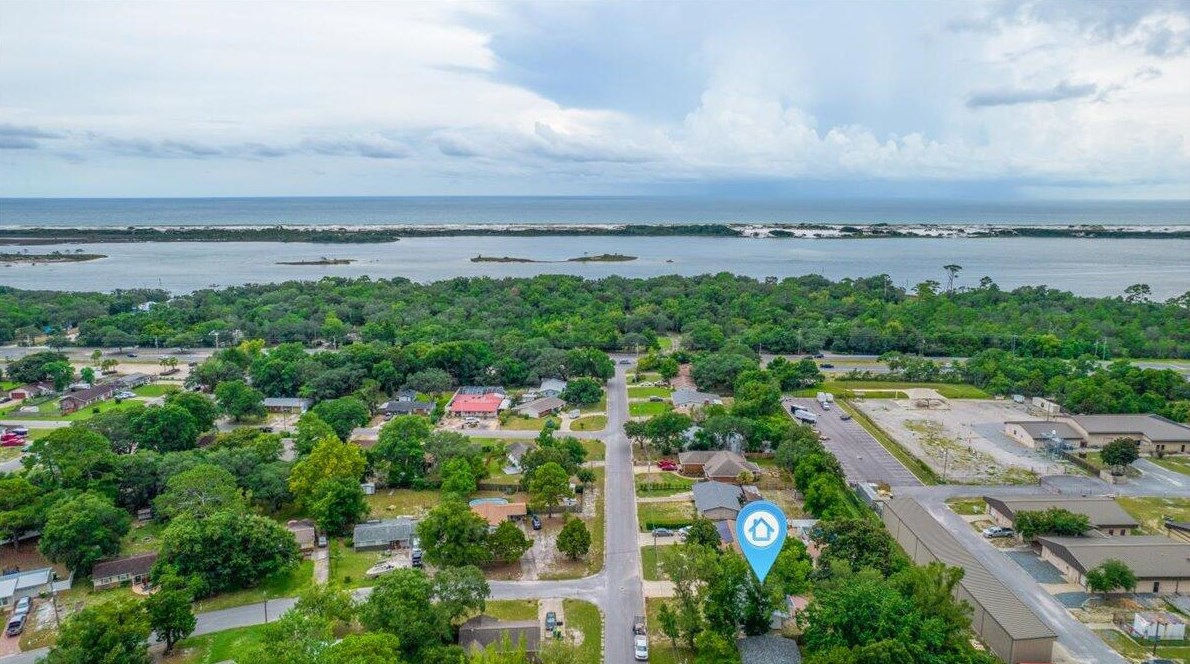 17 Mary Esther Dr, Mary Esther FL  32569-1831 exterior