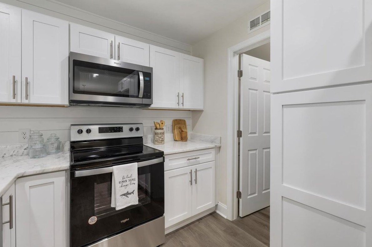 17 Mary Esther Dr, Mary Esther FL  32569-1831 exterior