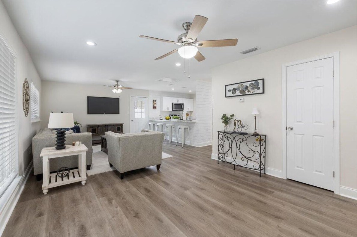 17 Mary Esther Dr, Mary Esther FL  32569-1831 exterior