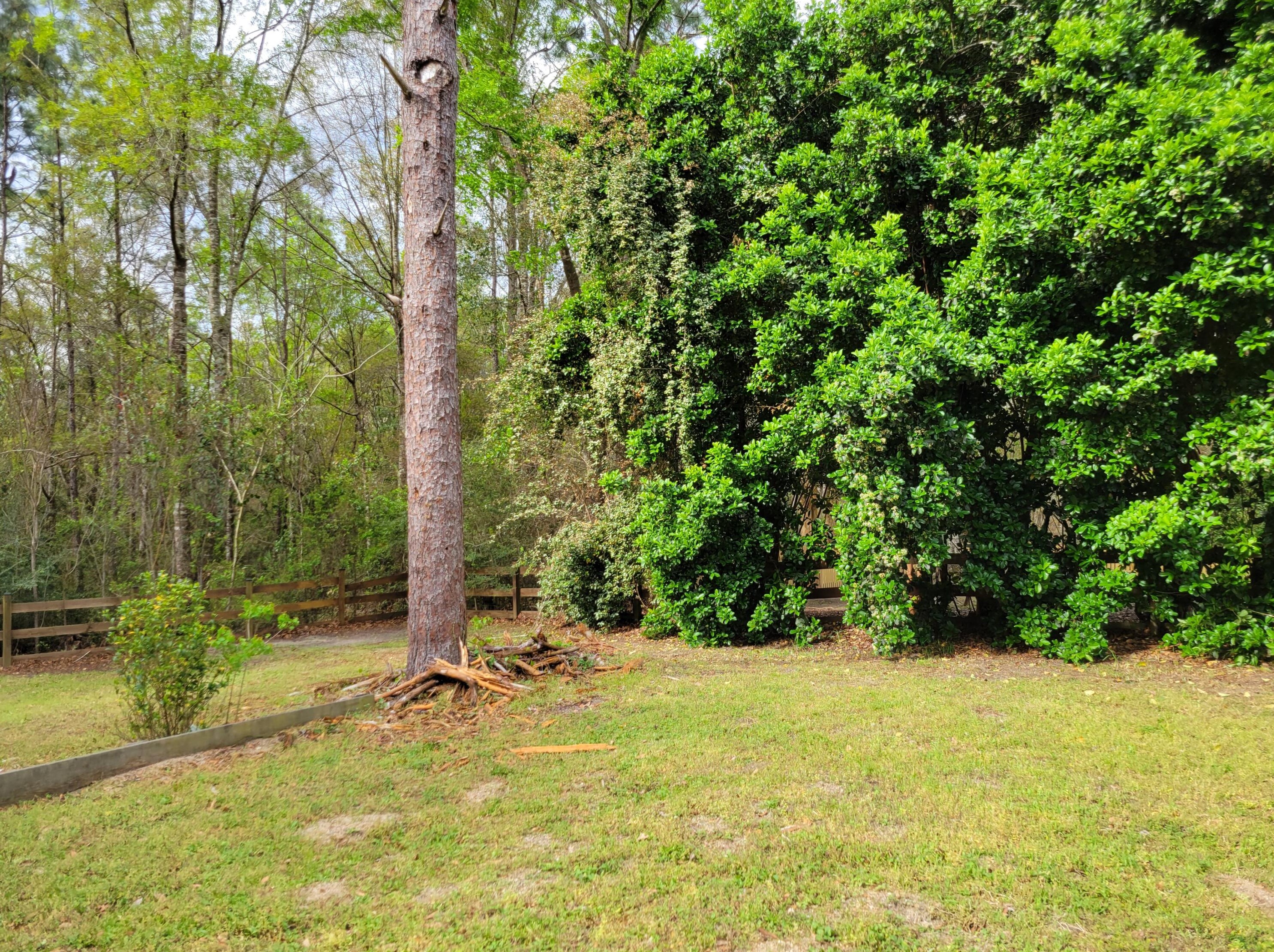 525 Shoal River Dr, Crestview FL  32539-8359 exterior