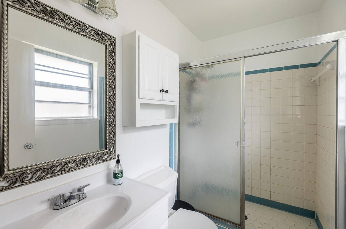 6 Lakeview Dr, Mary Esther FL  32569-1418 exterior