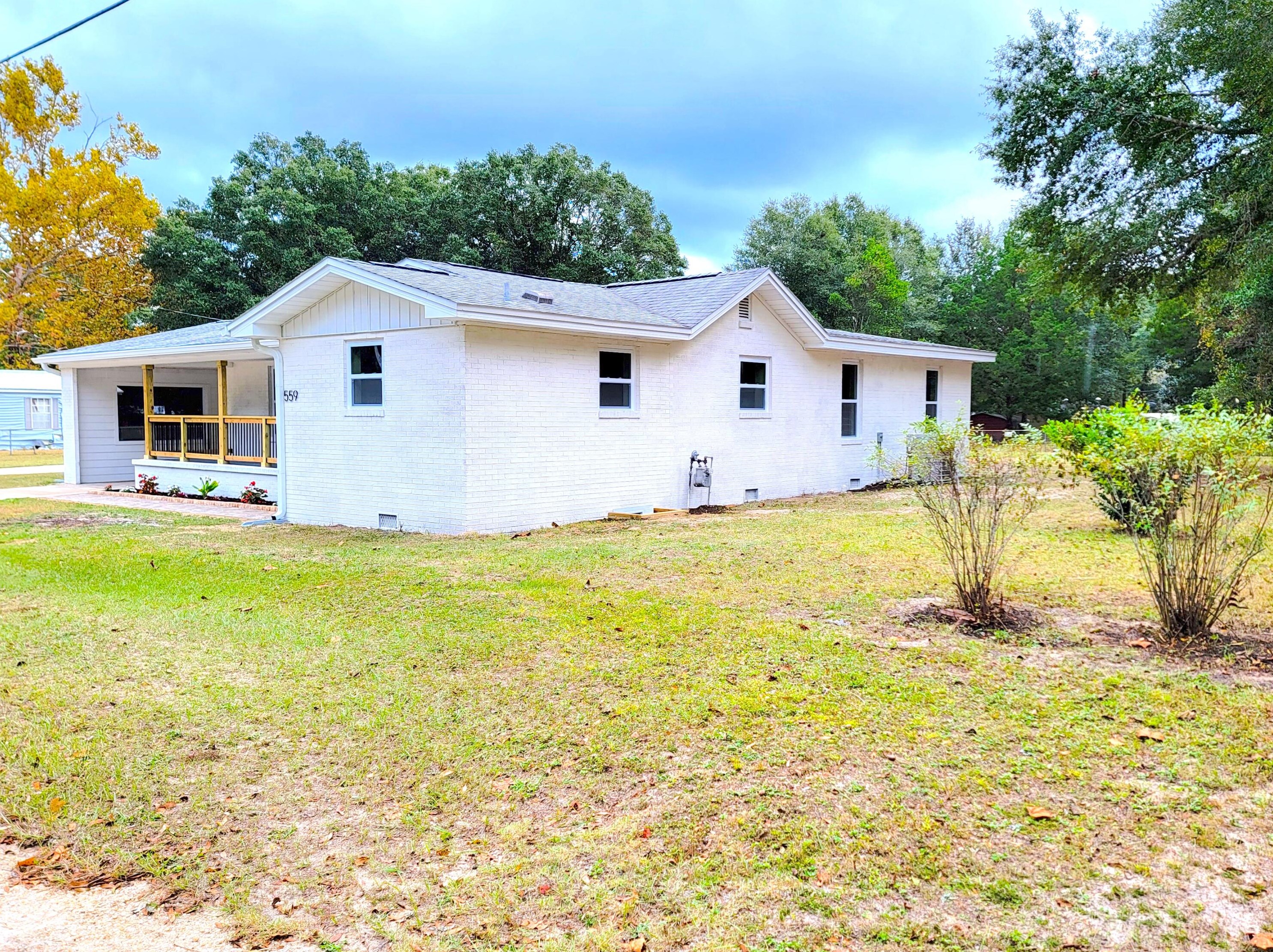 559 Robinson Ave, Crestview FL  32539-4623 exterior