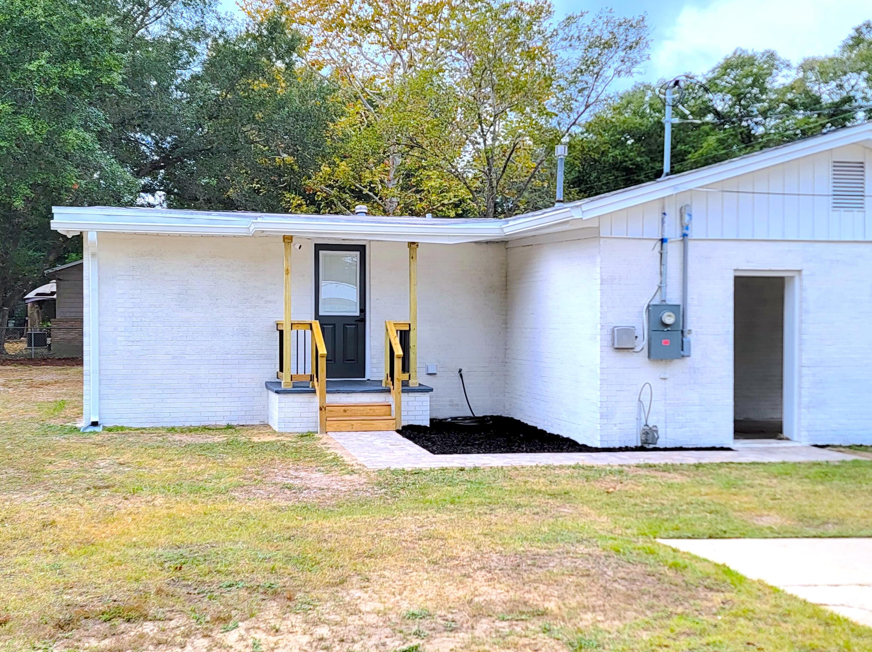 559 Robinson Ave, Crestview FL  32539-4623 exterior