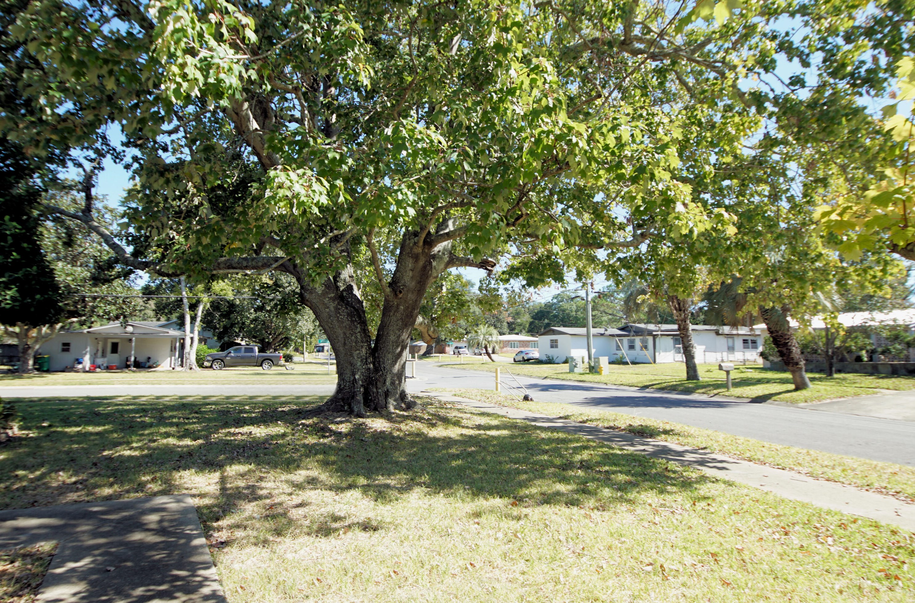 210 Lorraine Dr, Mary Esther FL  32569-1820 exterior