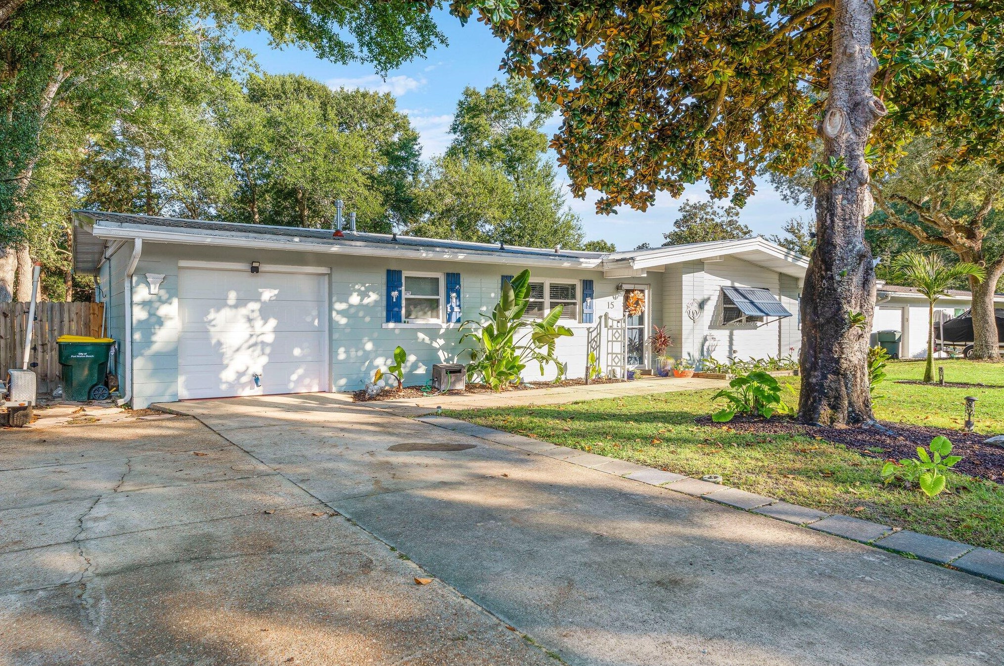 15 Waynel Cir, Fort Walton Beach FL  32548-7247 exterior