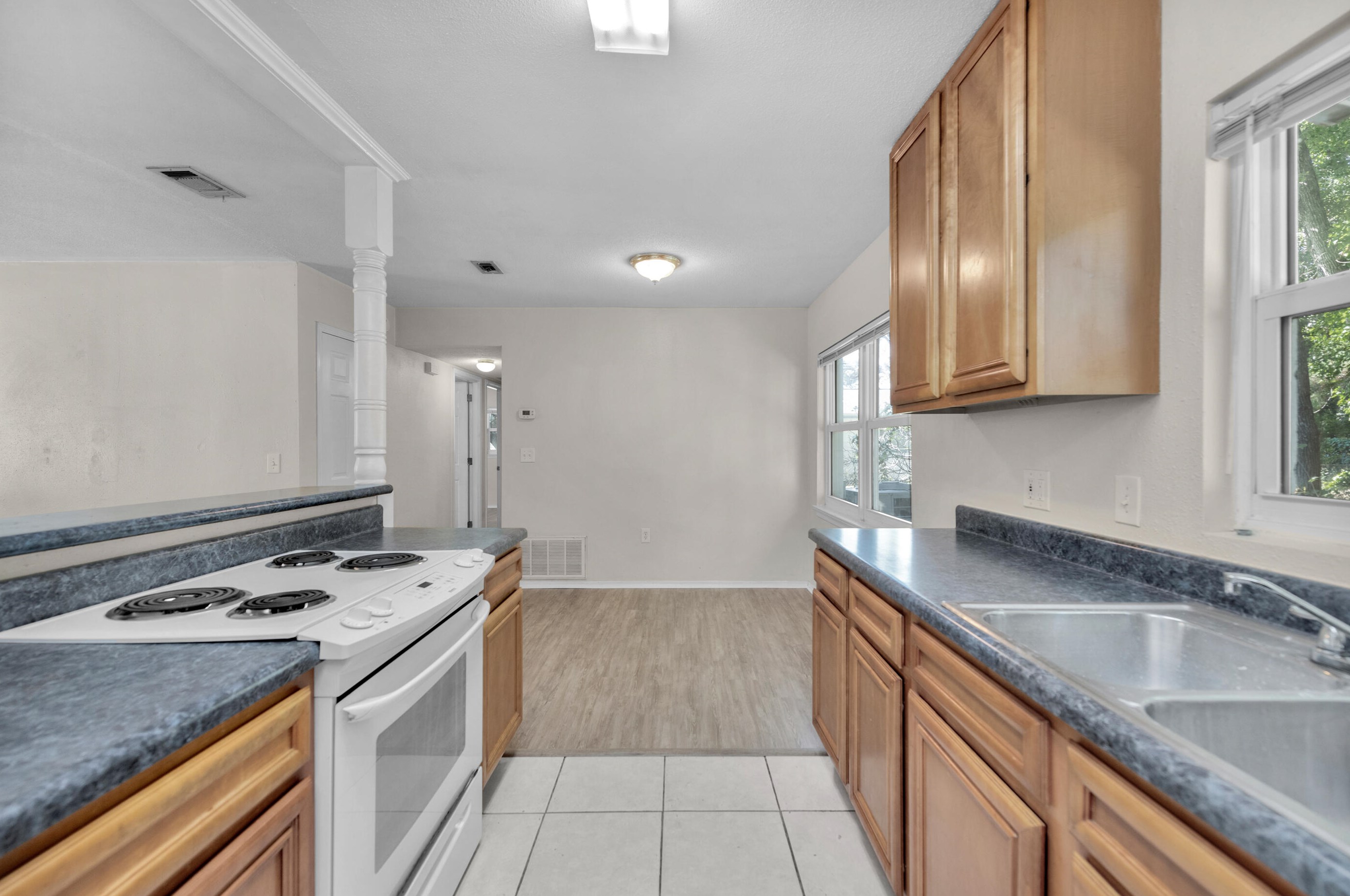 36 Memorial Pkwy, Fort Walton Beach FL  32548-4649 exterior